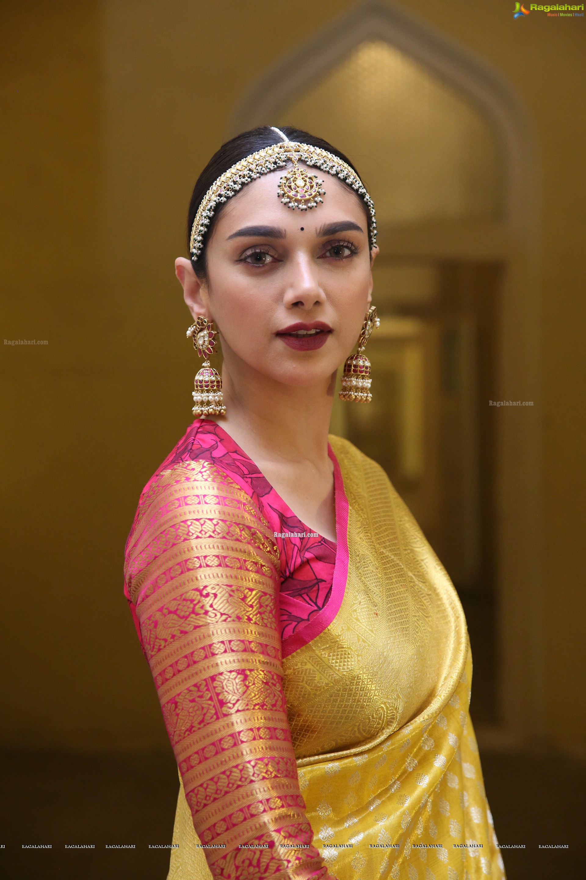 Aditi Rao Hydari @ Sanskruti Club Fashion Show - HD Gallery