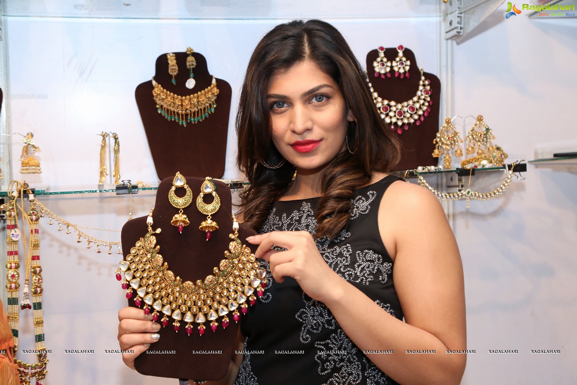 Adrika Sharma @ D'sire Exhibition - HD Gallery