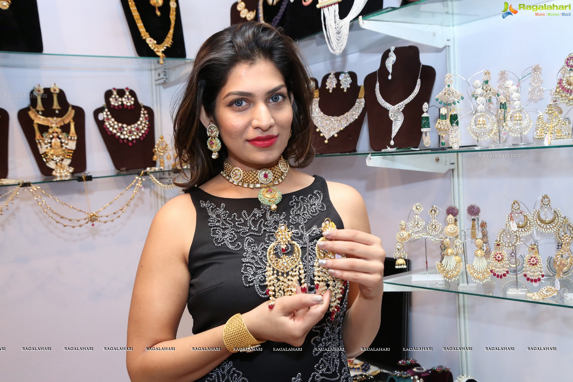 Adrika Sharma @ D'sire Exhibition - HD Gallery