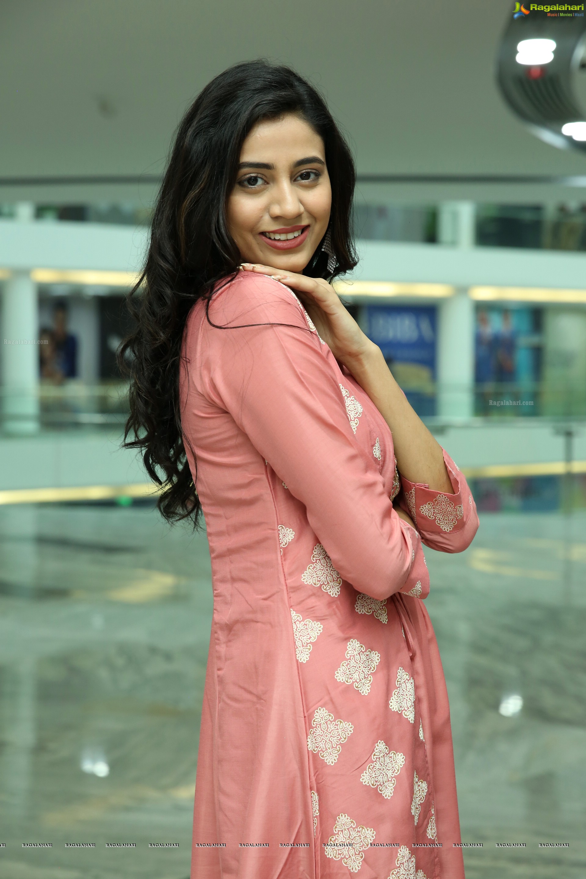 Andleeb Zaidi at Kaira Store Launch - HD Gallery