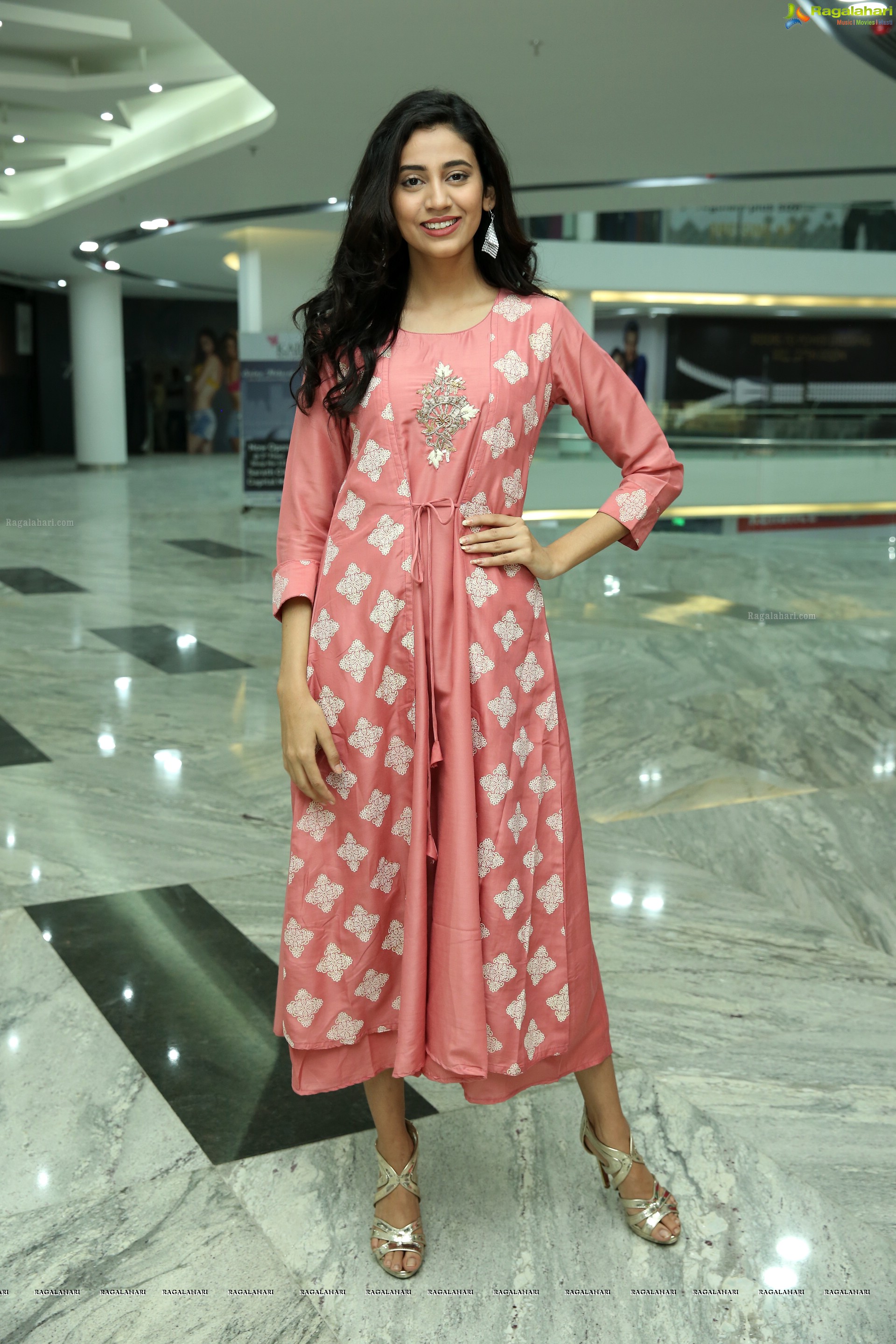 Andleeb Zaidi at Kaira Store Launch - HD Gallery