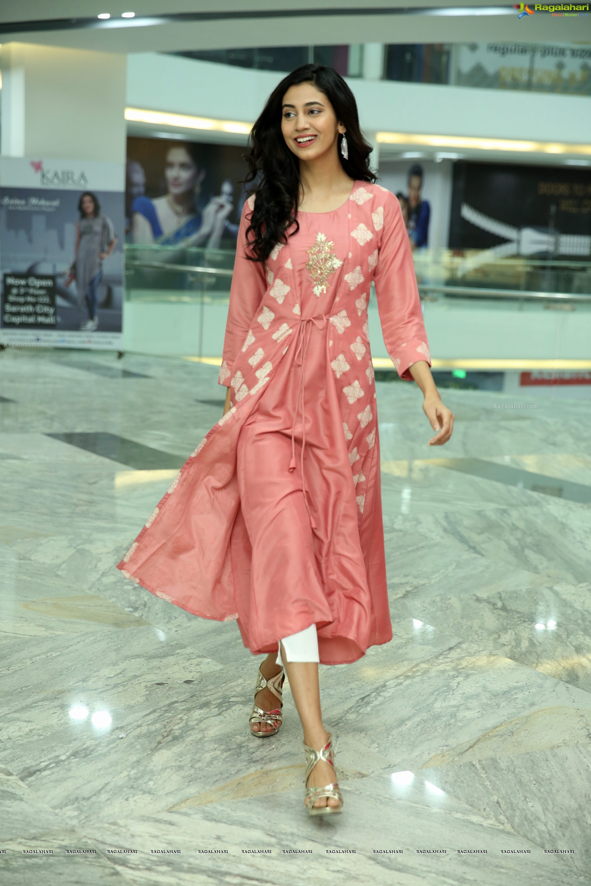 Andleeb Zaidi at Kaira Store Launch - HD Gallery