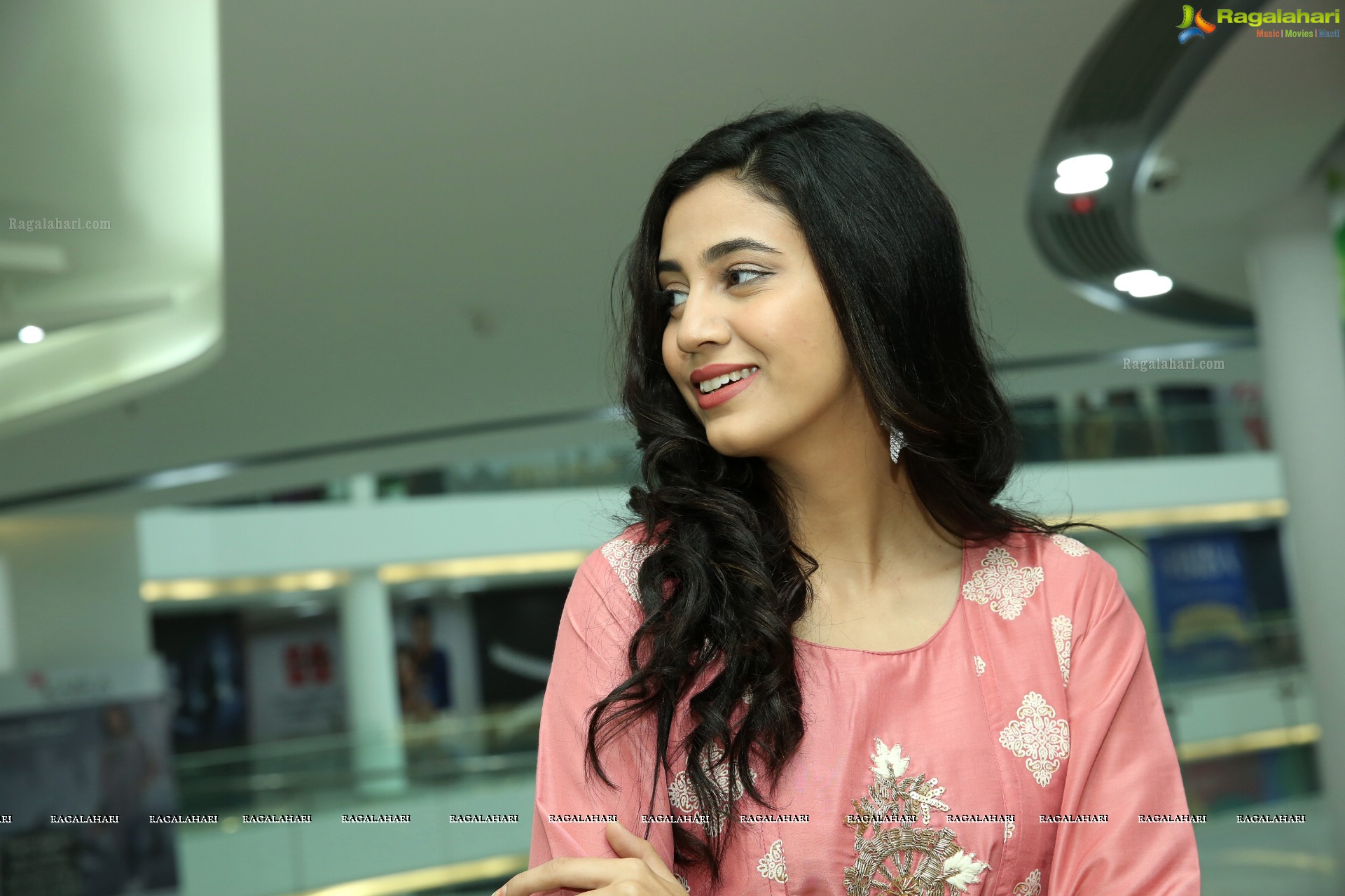 Andleeb Zaidi at Kaira Store Launch - HD Gallery