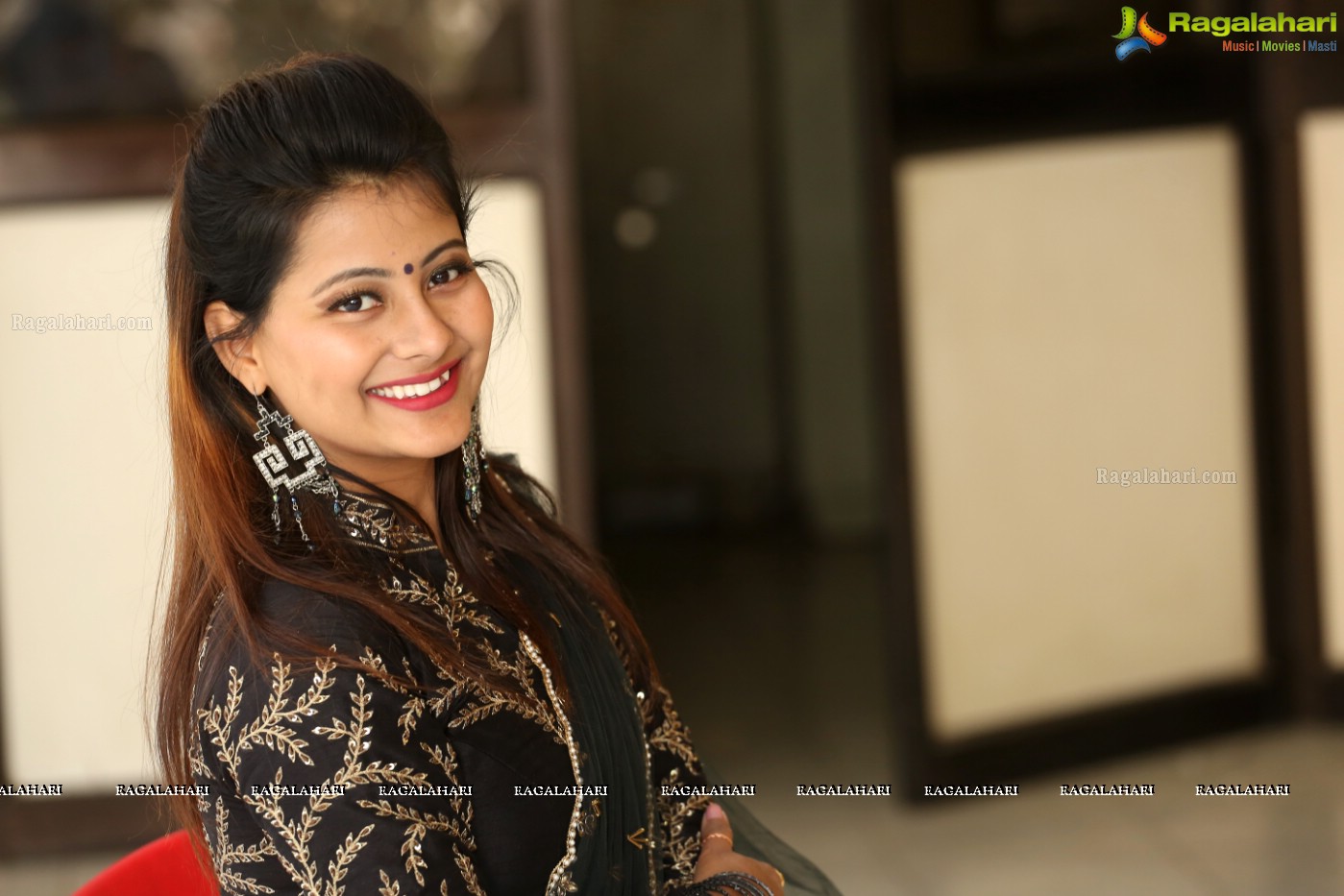 Shubhangi Pant (Posters) @ Rave Naa Cheliya First Look Launch