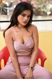 Aakarshika Goyal at Naa Peru Raja Teaser Launch