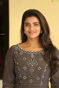 Actress Aishwarya Rajesh at World Famous Lover Interview HD