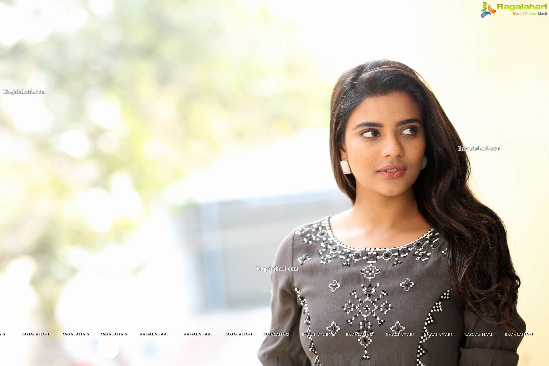 Aishwarya Rajesh at World Famous Lover Interview - HD Gallery