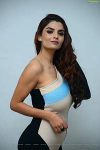 Anveshi Jain at Commitment Title Launch