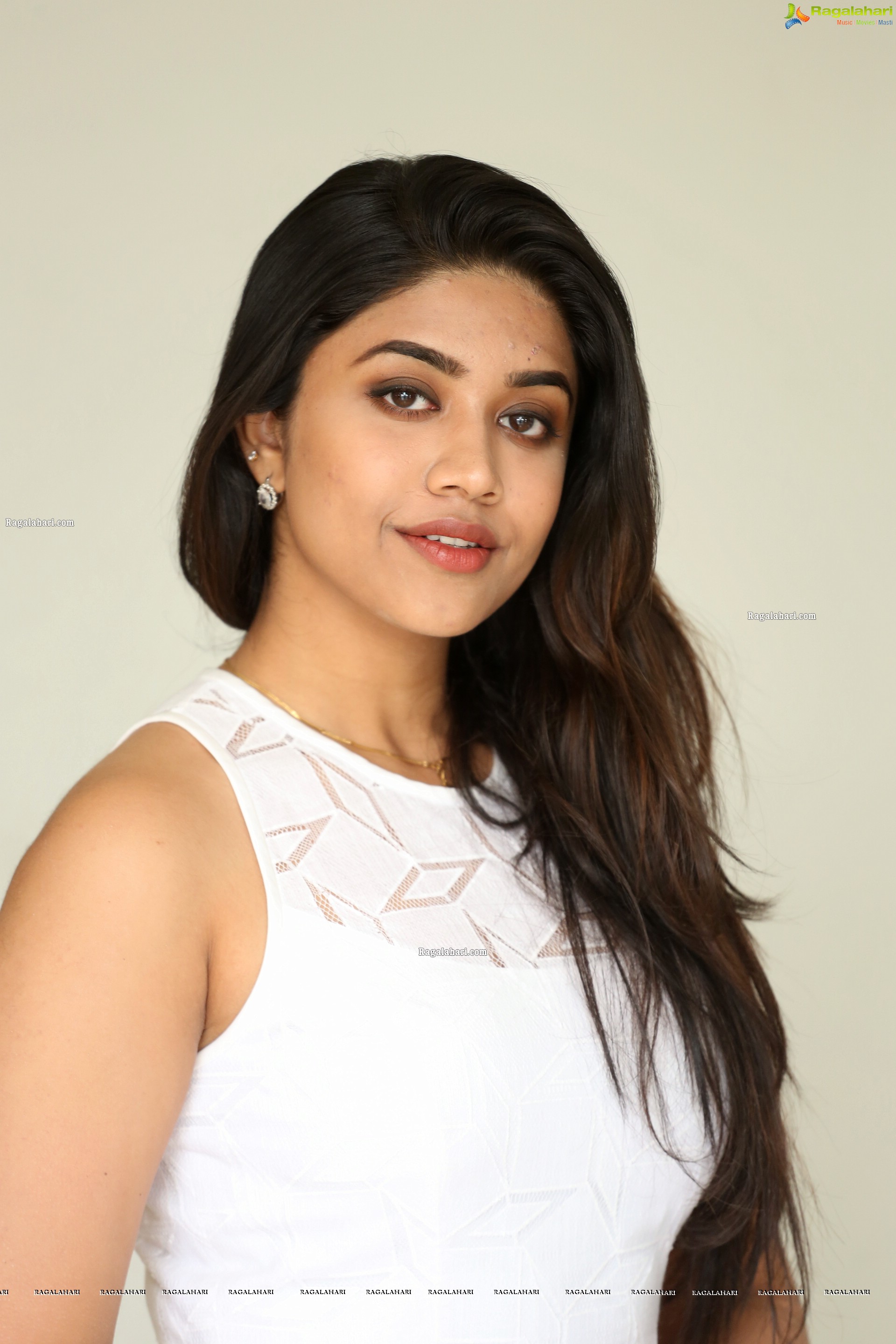 Malavika Satheesan at Choosi Choodangane Press Meet - HD Gallery