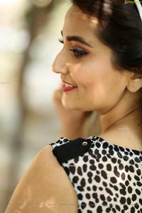 Manjusha at Choosi Choodangane Press Meet