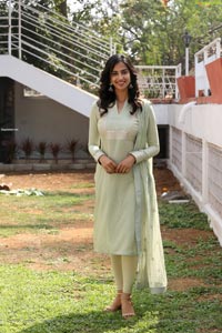 Meenakshi Chaudhary at Ichata Vahanamulu Niluparadu Muhurat