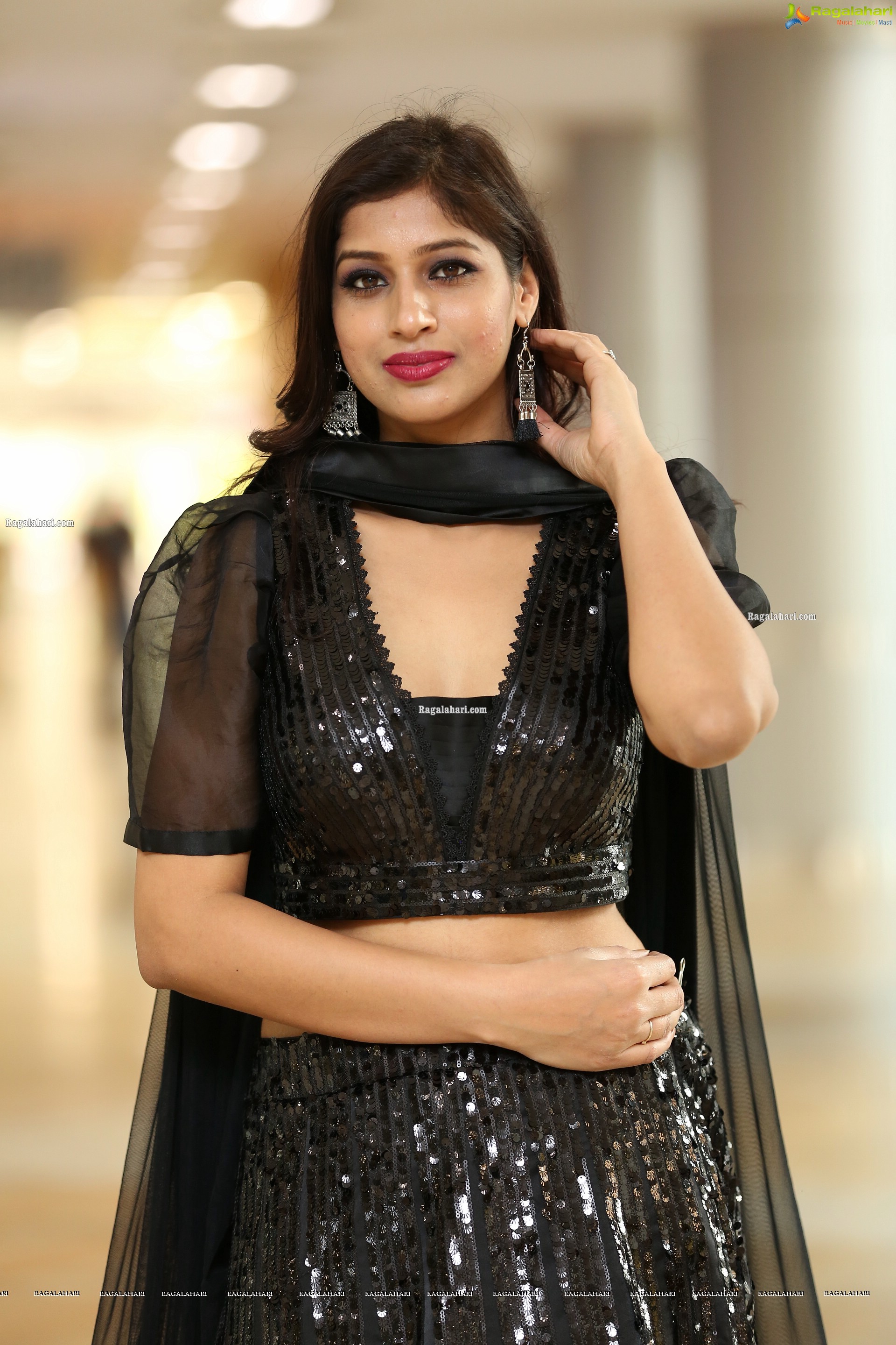 Naziya Khan at Hi-Life Fashion Show & Grand Curtain Raiser Jan 2020 - HD Gallery