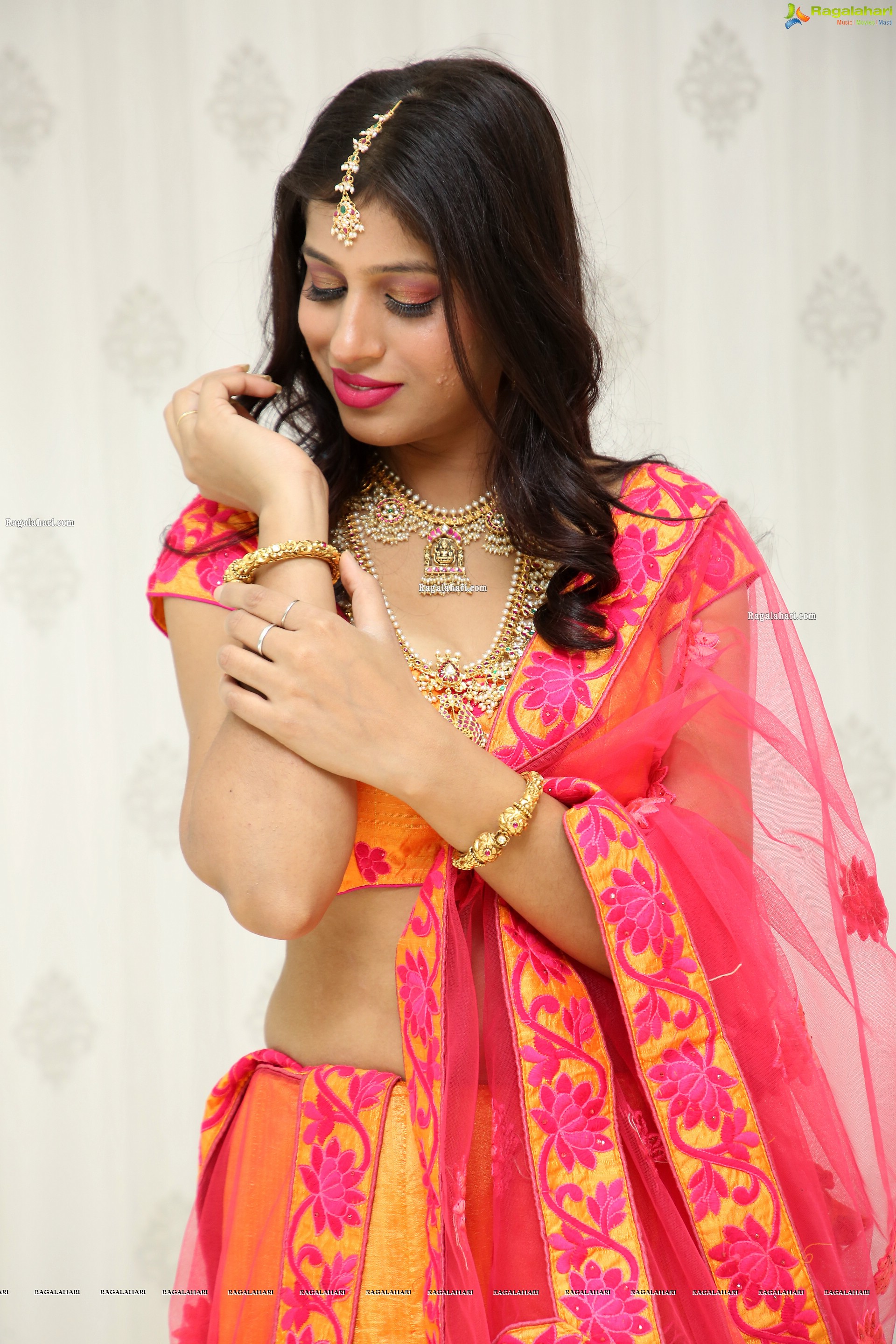 Naziya Khan at Manepally Jewellers Dilsukhnagar Showroom Curtain Raiser - HD Gallery