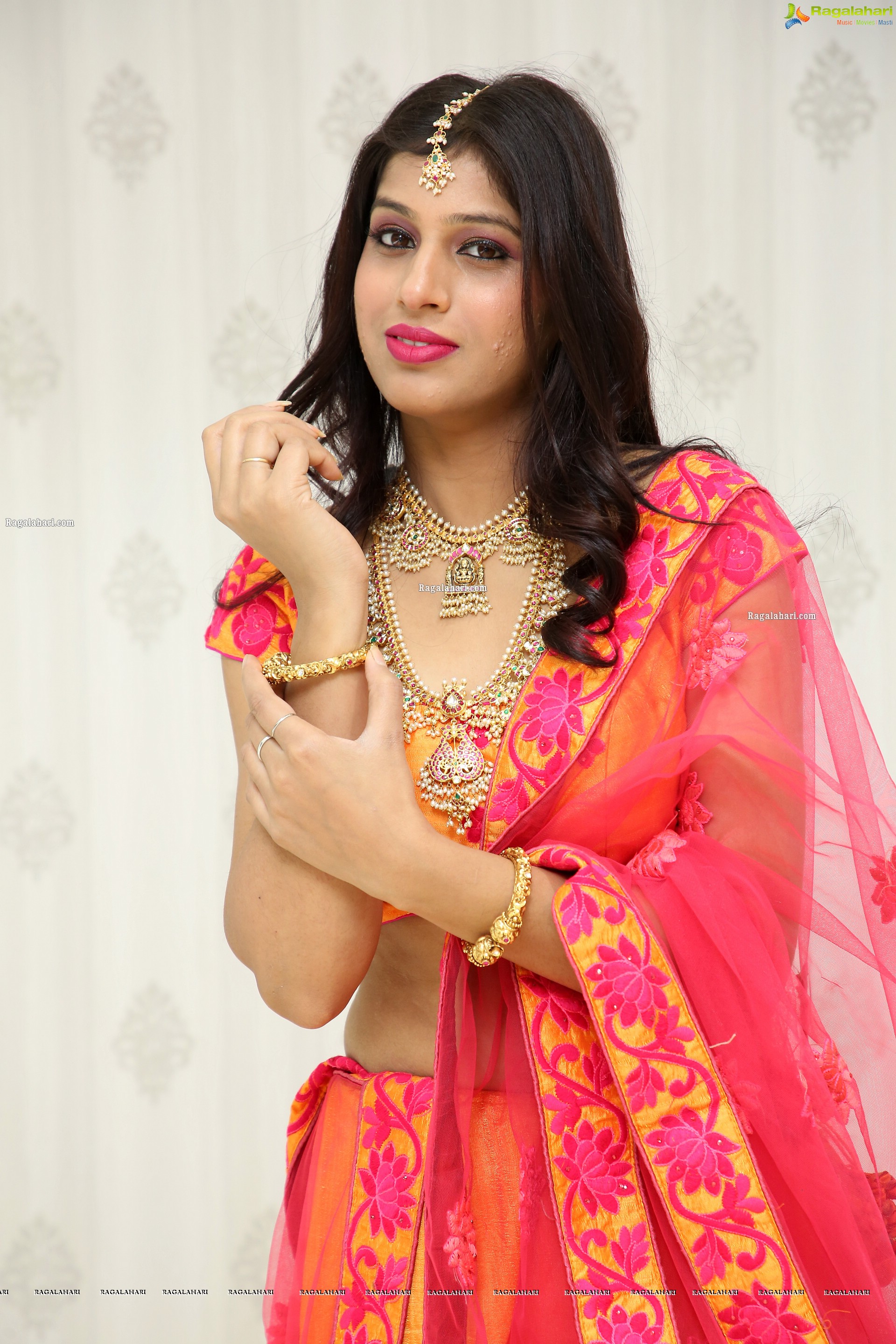 Naziya Khan at Manepally Jewellers Dilsukhnagar Showroom Curtain Raiser - HD Gallery