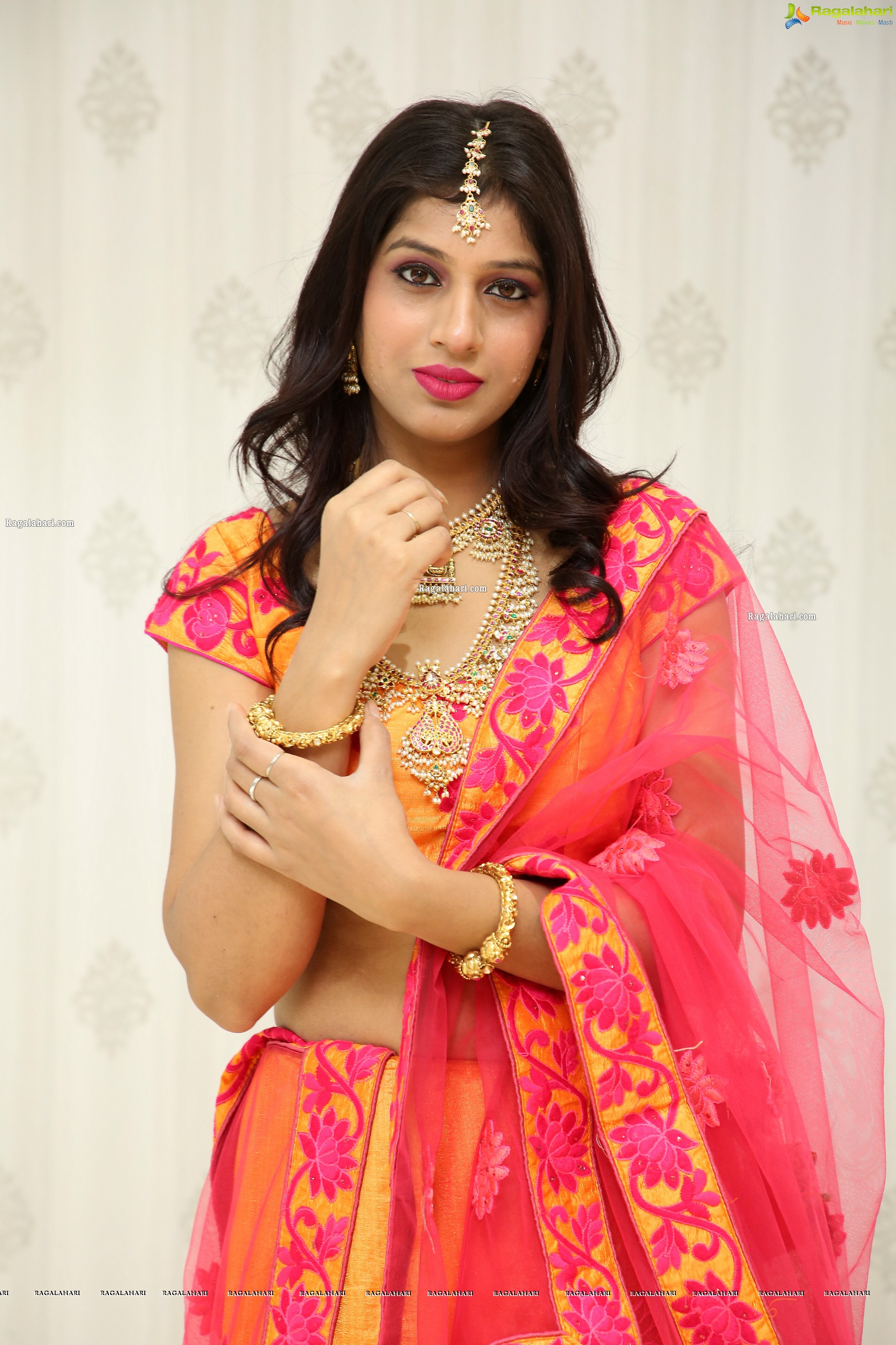 Naziya Khan at Manepally Jewellers Dilsukhnagar Showroom Curtain Raiser - HD Gallery