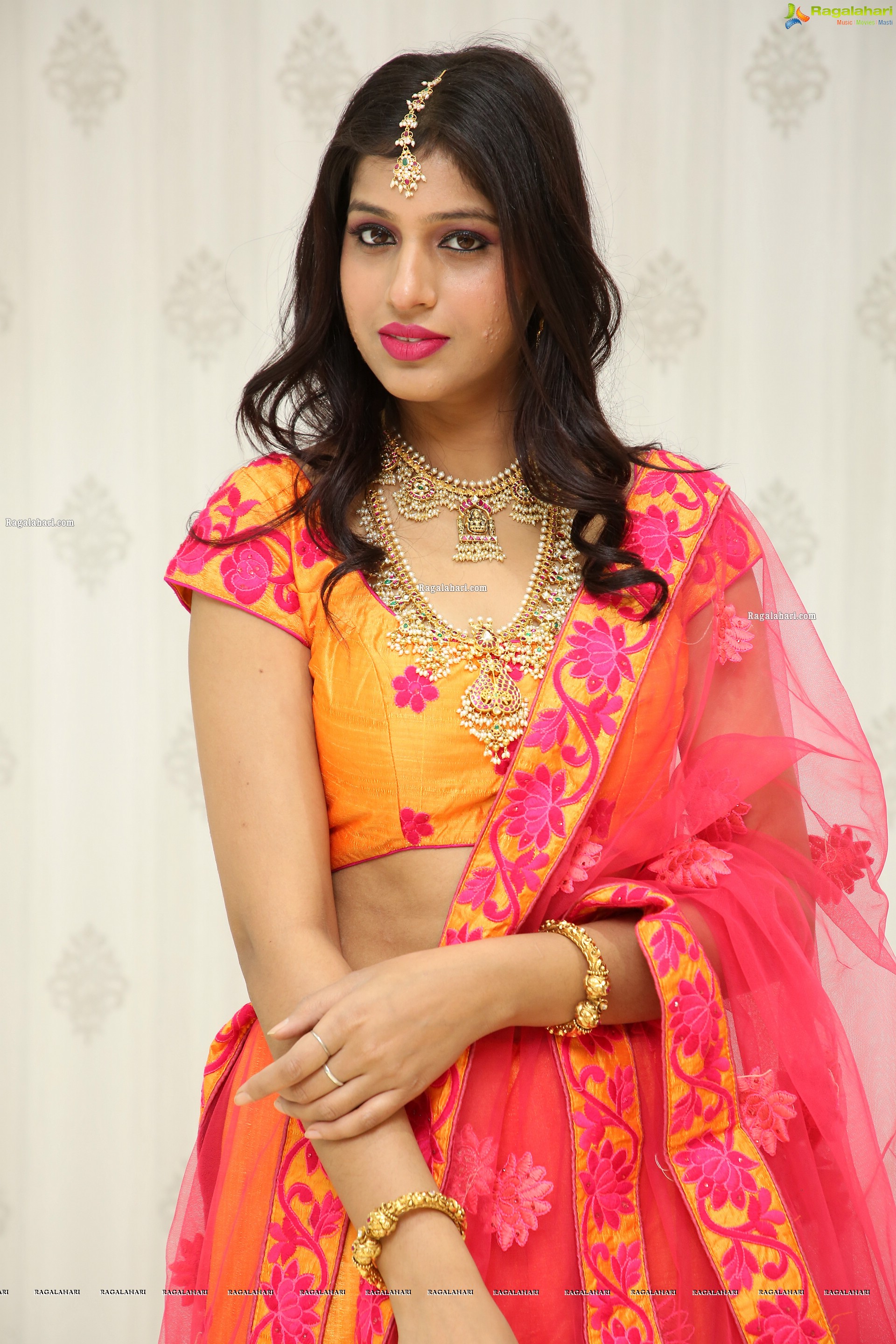 Naziya Khan at Manepally Jewellers Dilsukhnagar Showroom Curtain Raiser - HD Gallery