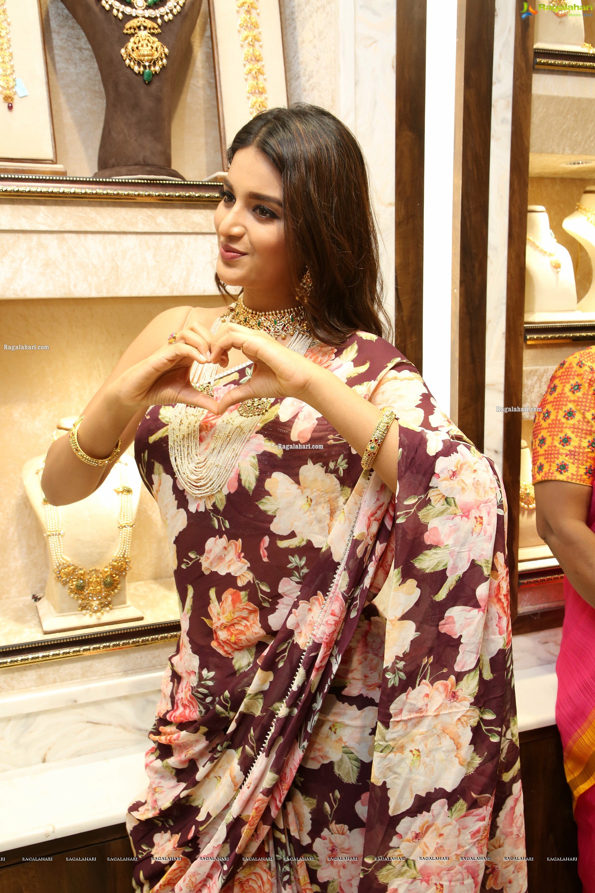 Nidhhi Agerwal at Manepally Jewellers Dilsukhnagar Showroom Launch - HD Gallery