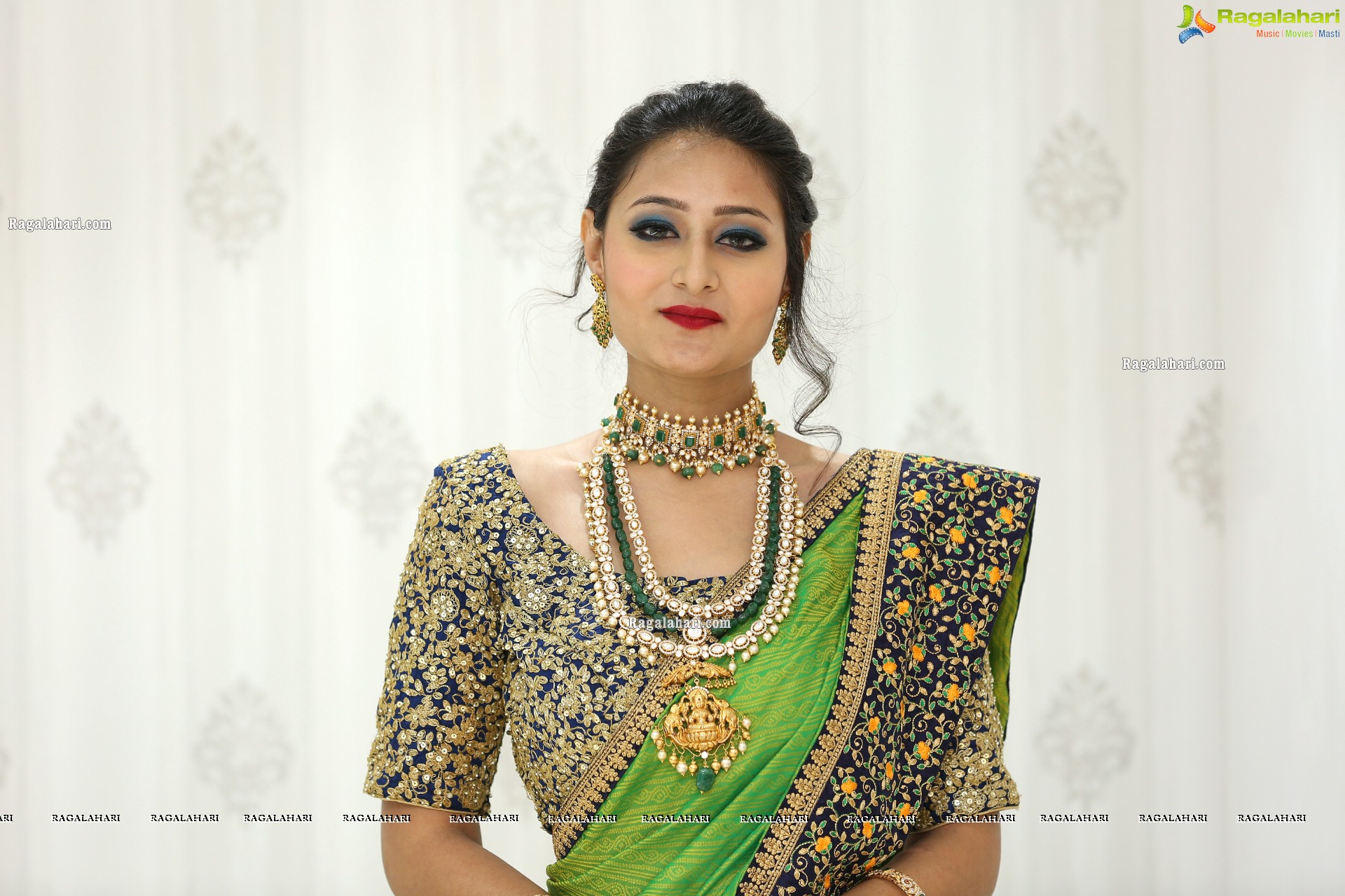 Nilofer Haidry at Manepally Jewellers Dilsukhnagar Showroom Curtain Raiser - HD Gallery