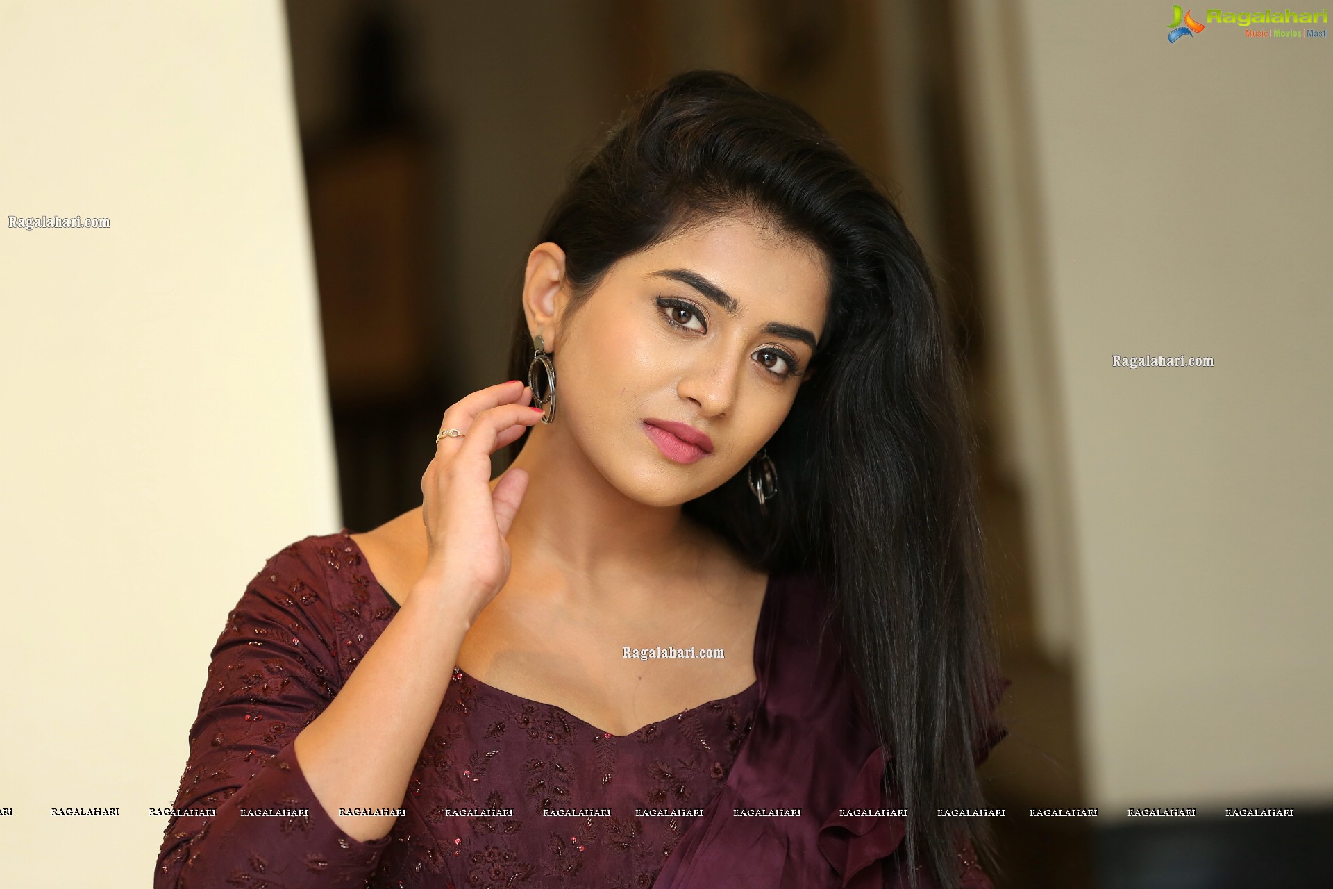 Rashi Singh at Trendz Lifestyle Expo 2020 - HD Gallery