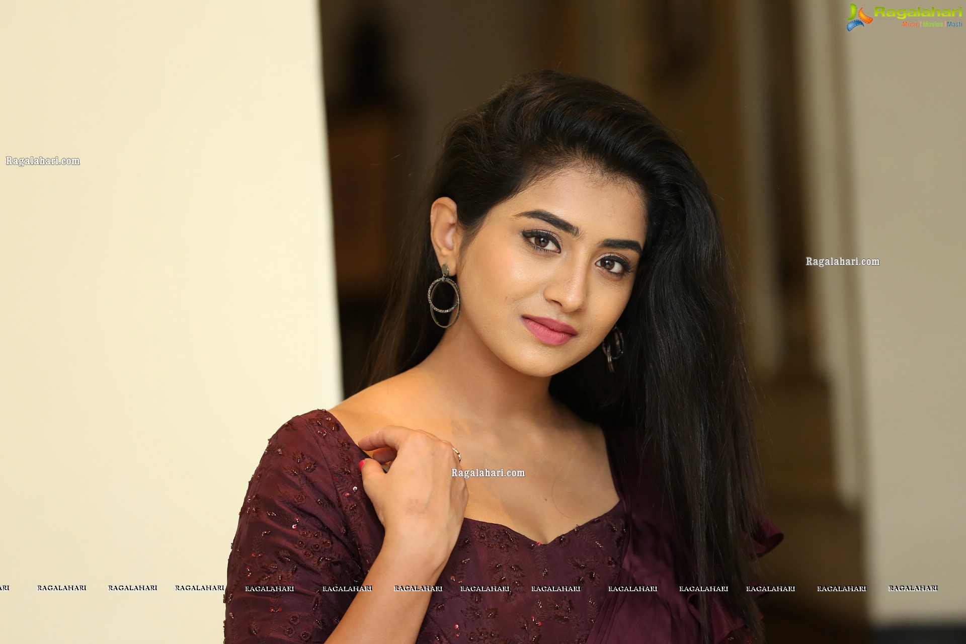 Rashi Singh at Trendz Lifestyle Expo 2020 - HD Gallery