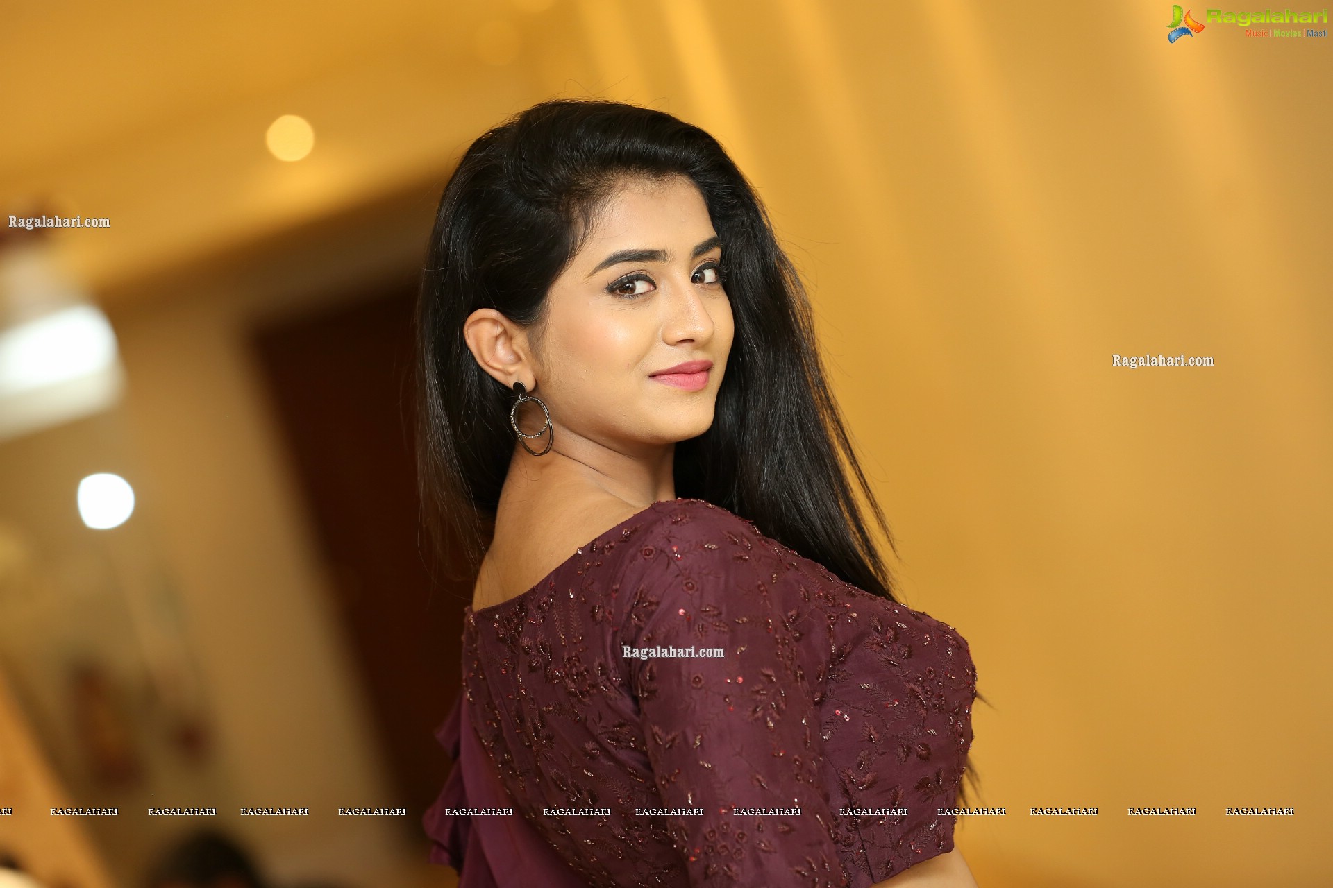 Rashi Singh at Trendz Lifestyle Expo 2020 - HD Gallery