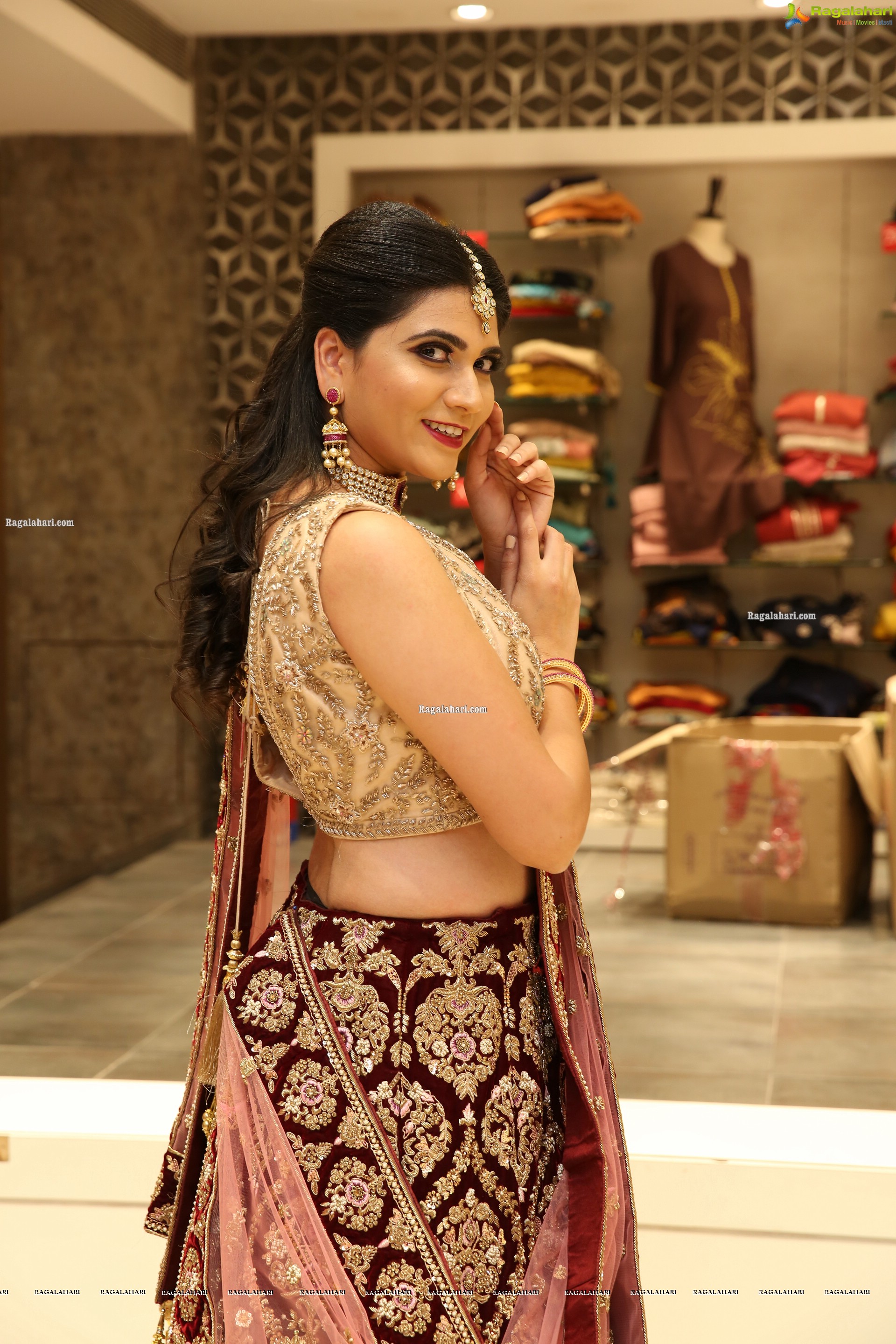 Sandhya Thota at Neeru's End Of Season Sale - HD Gallery