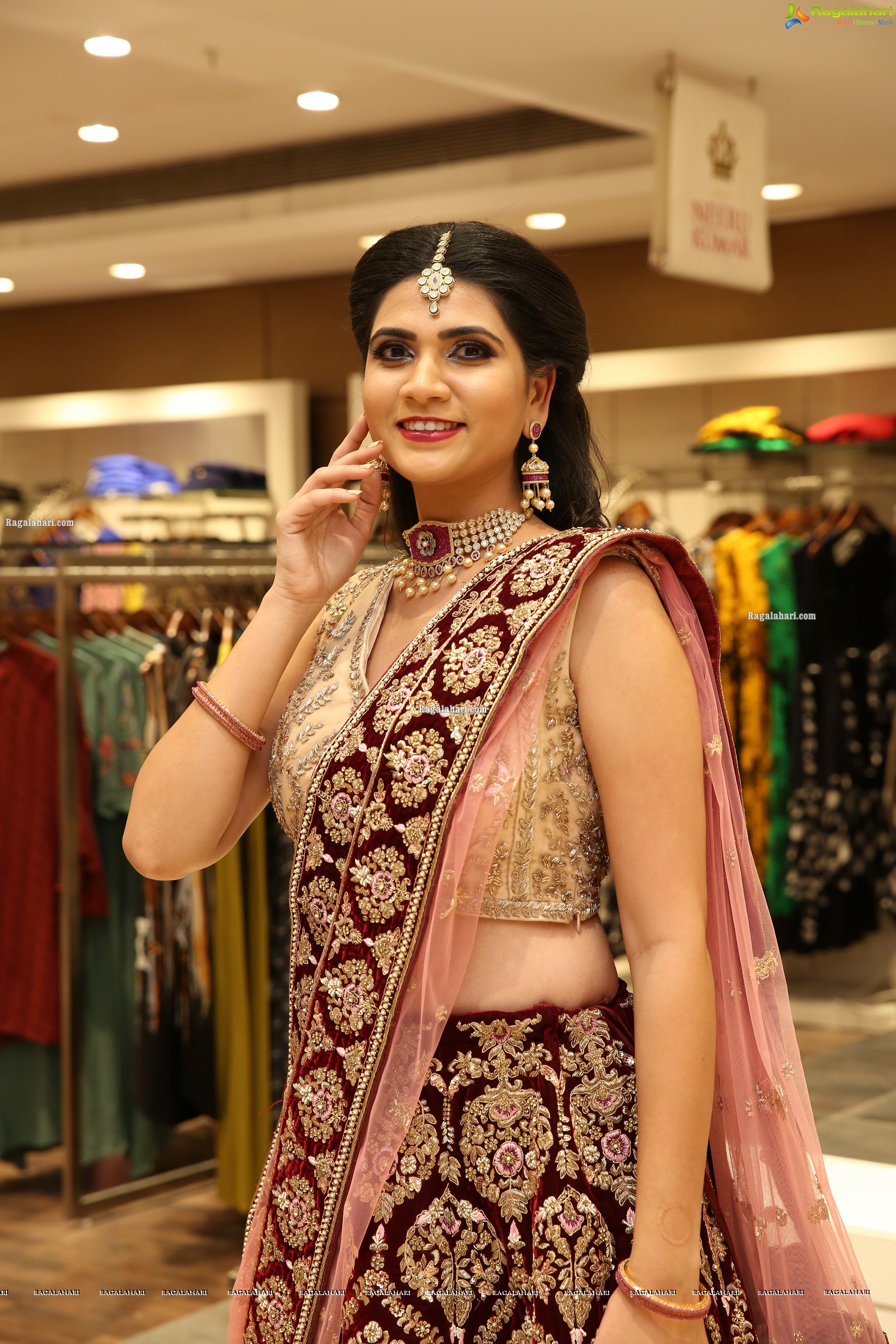 Sandhya Thota at Neeru's End Of Season Sale - HD Gallery