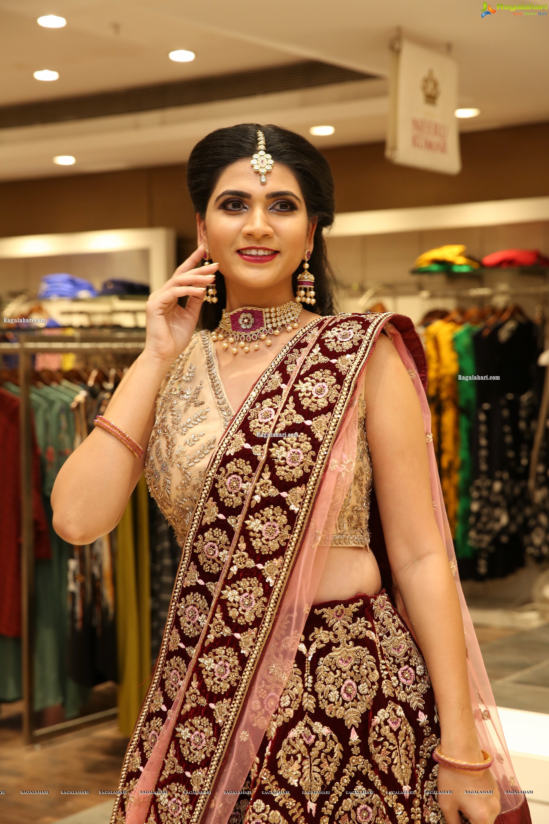 Sandhya Thota at Neeru's End Of Season Sale - HD Gallery