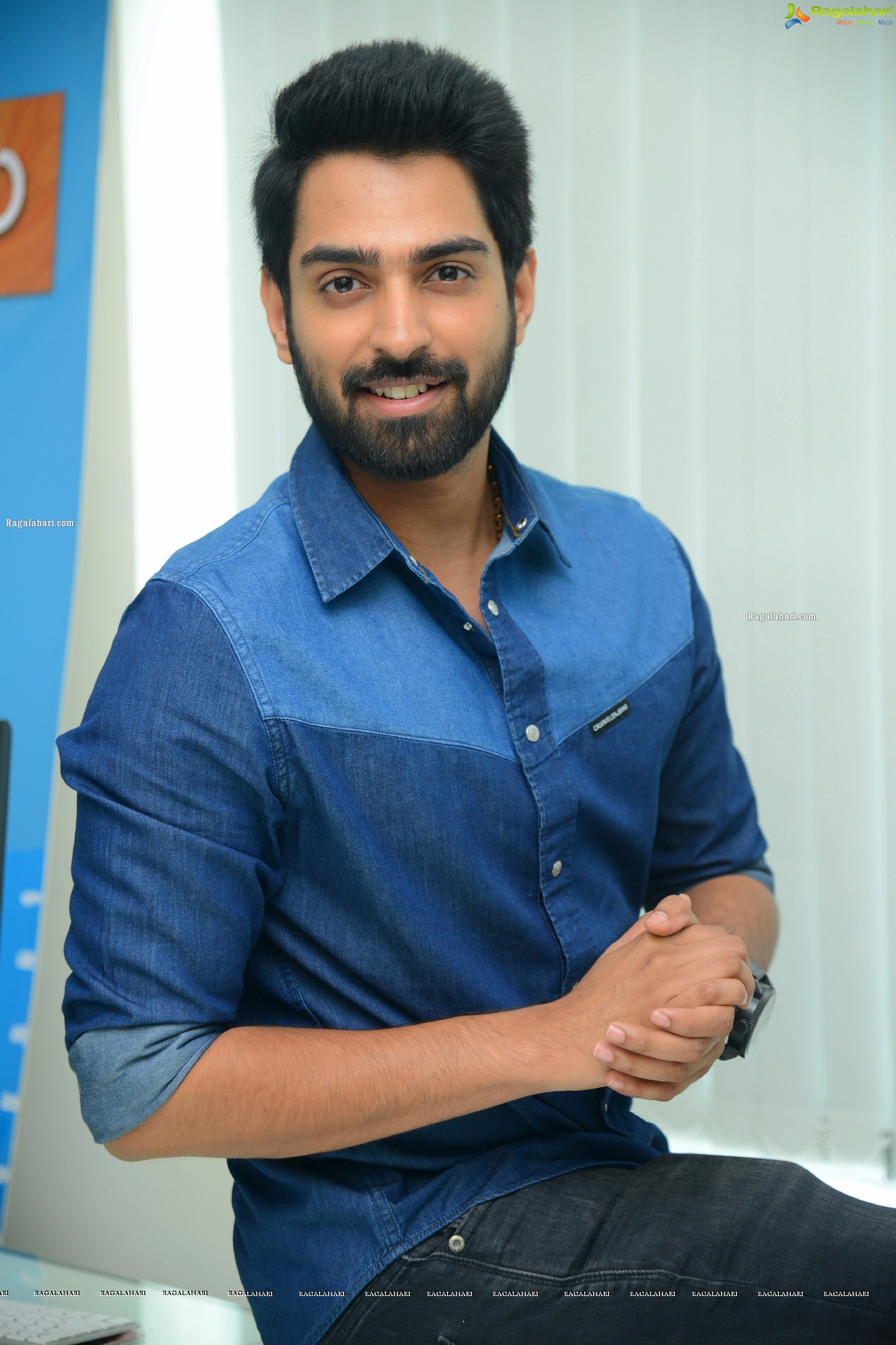 Shiva Kandukuri at Choosi Choodangaane Movie Interview