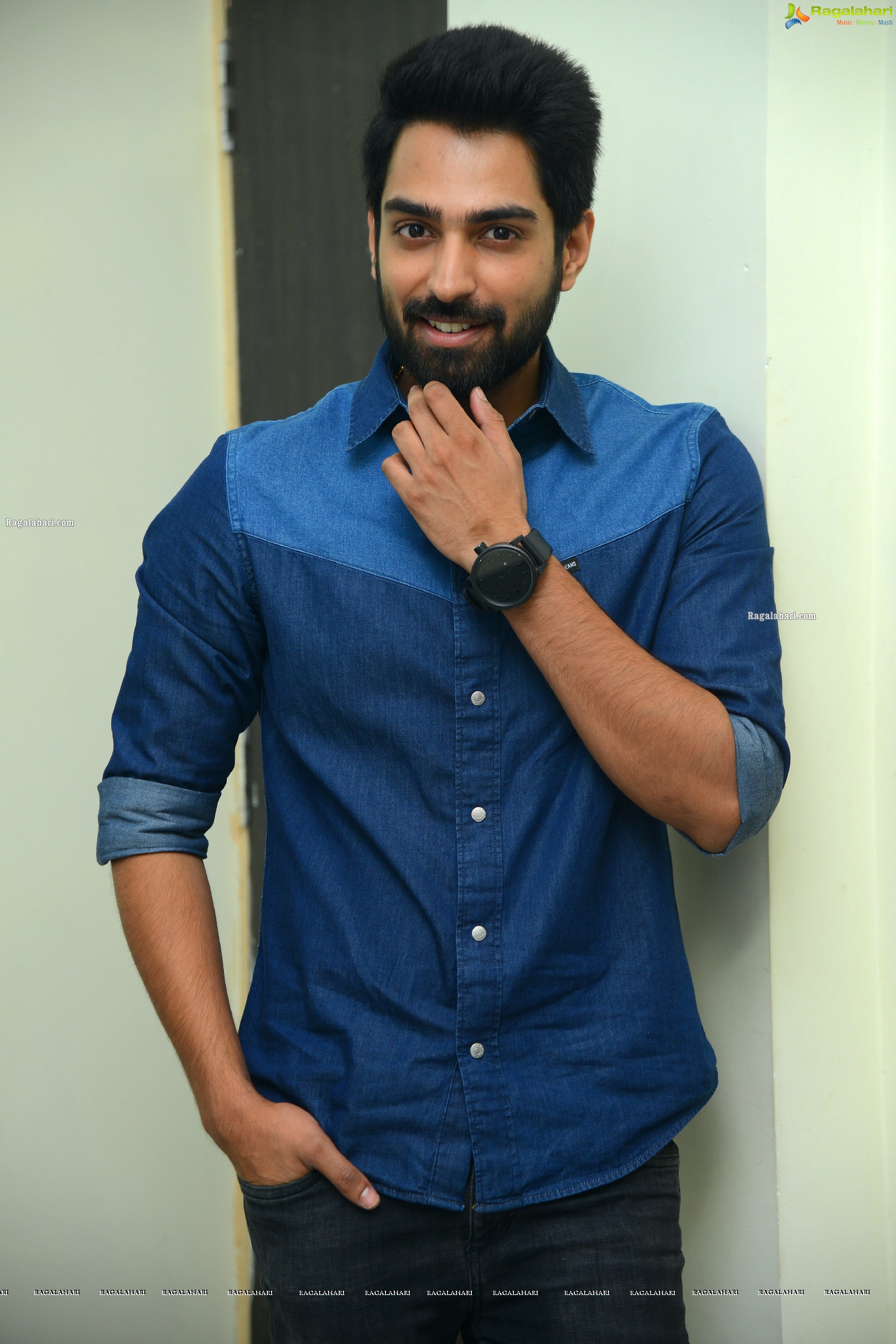 Shiva Kandukuri at Choosi Choodangaane Movie Interview