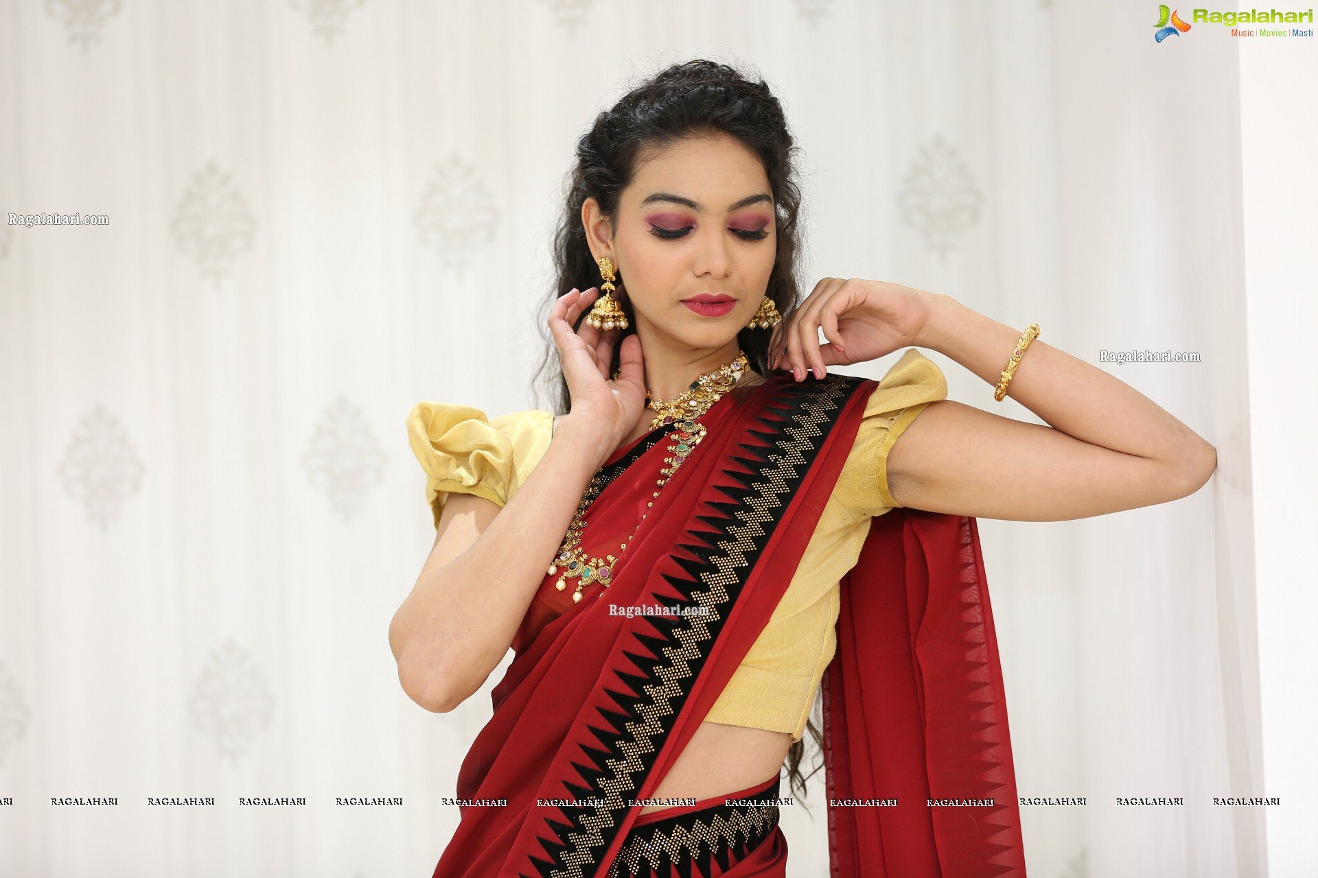 Simran Saniya at Manepally Jewellers Dilsukhnagar Showroom Curtain Raiser & Jewellery Fashion Show - HD Gallery