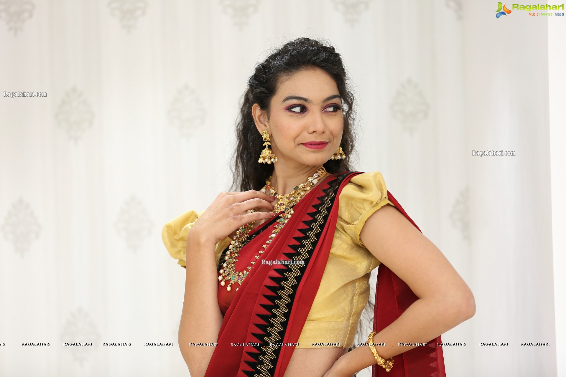 Simran Saniya at Manepally Jewellers Dilsukhnagar Showroom Curtain Raiser & Jewellery Fashion Show - HD Gallery