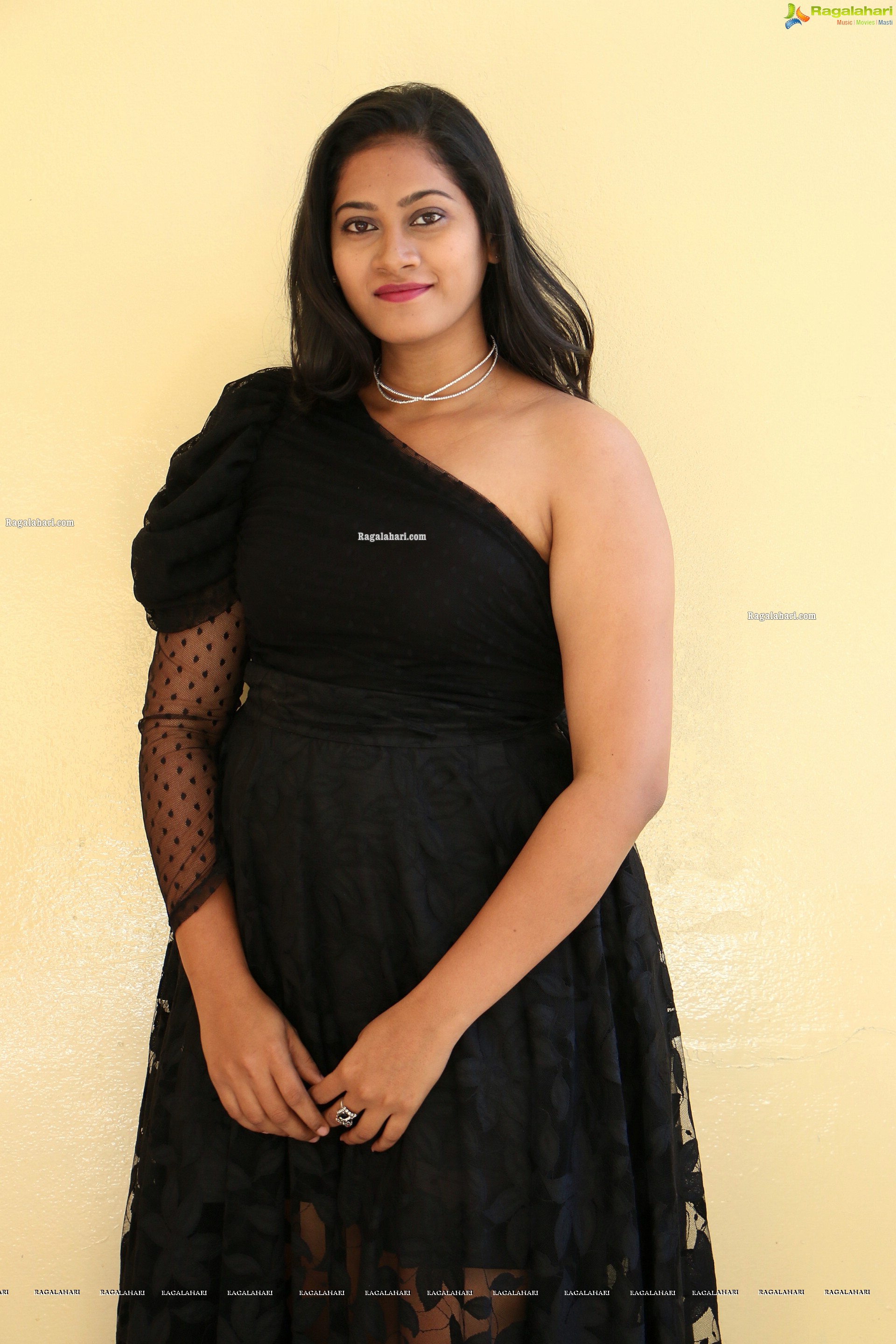 Ciri Chandana Krushnan at Right Right Baggidi Gopal Movie Press Meet HD Gallery, Images