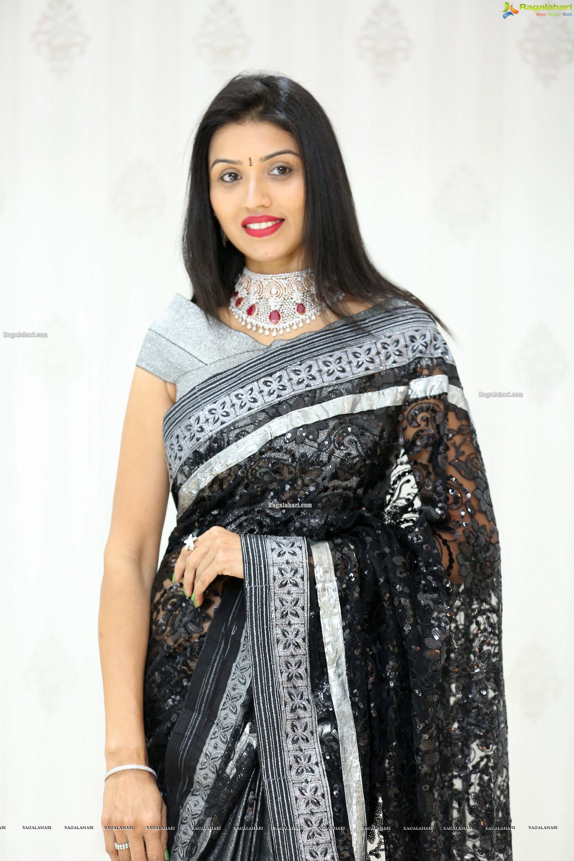 Sushma Veduruvada at Manepally Dilsukhnagar Showroom Curtain Raiser & Jewellery Fashion Show - HD Gallery