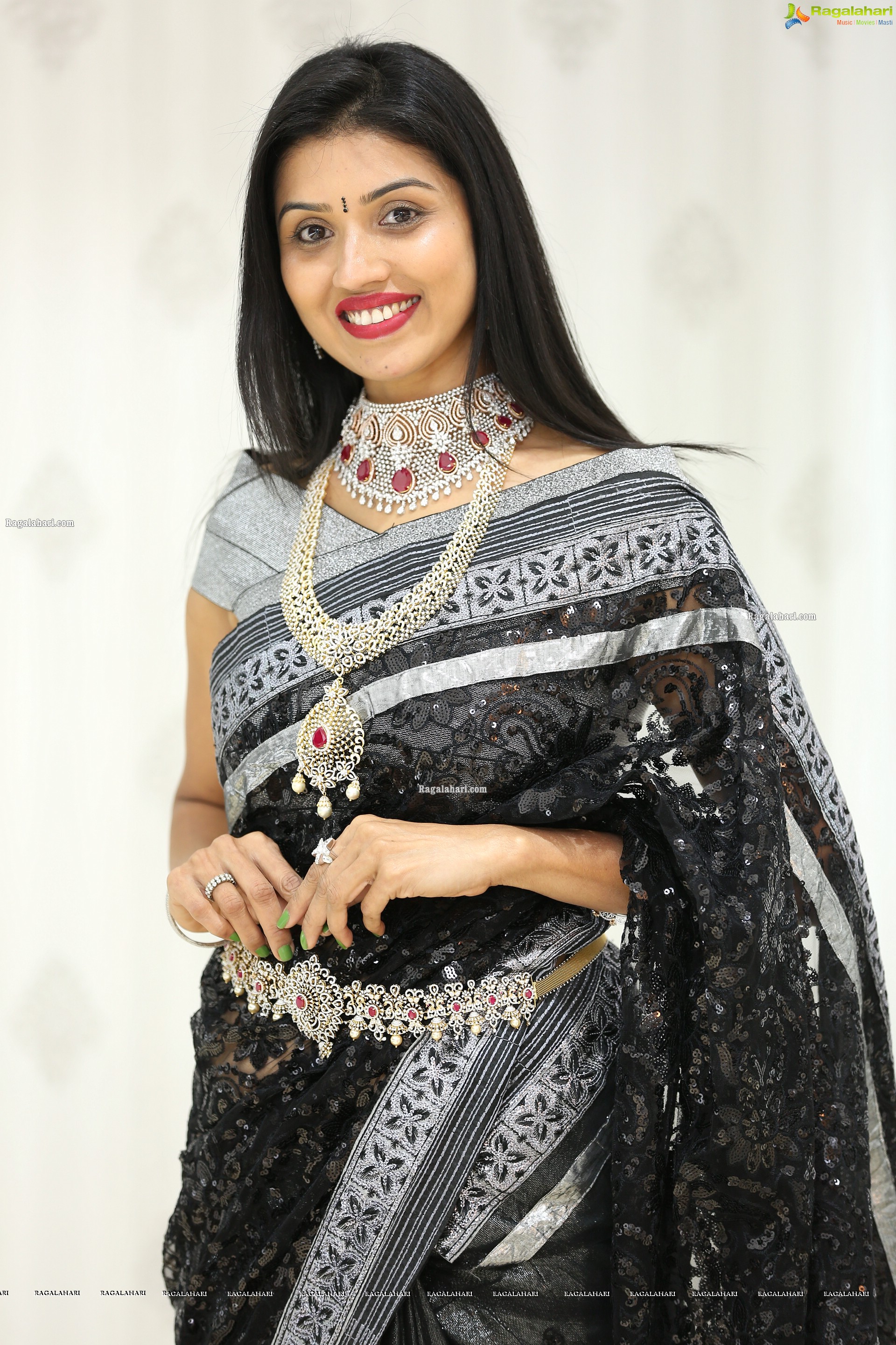 Sushma Veduruvada at Manepally Dilsukhnagar Showroom Curtain Raiser & Jewellery Fashion Show - HD Gallery