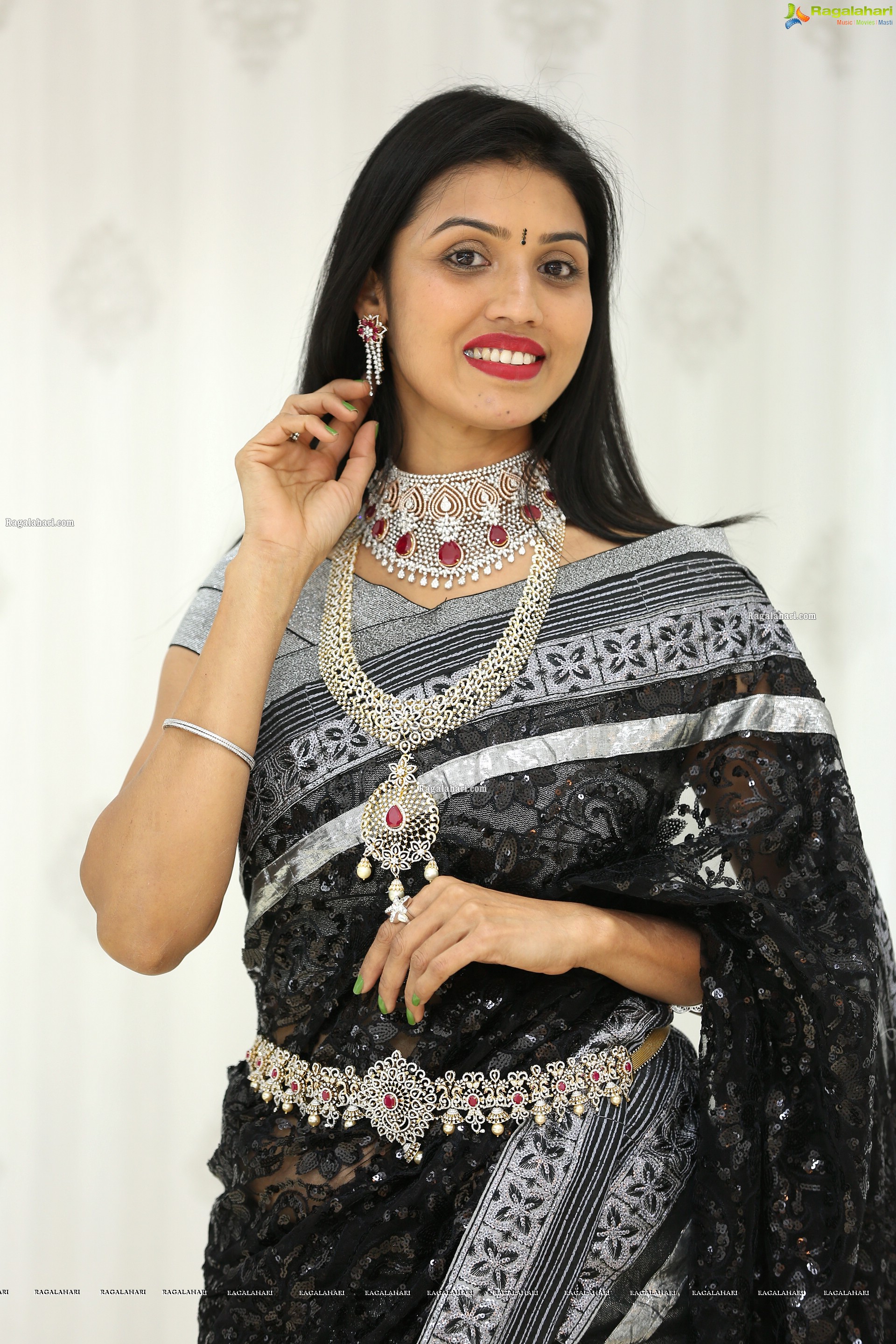 Sushma Veduruvada at Manepally Dilsukhnagar Showroom Curtain Raiser & Jewellery Fashion Show - HD Gallery