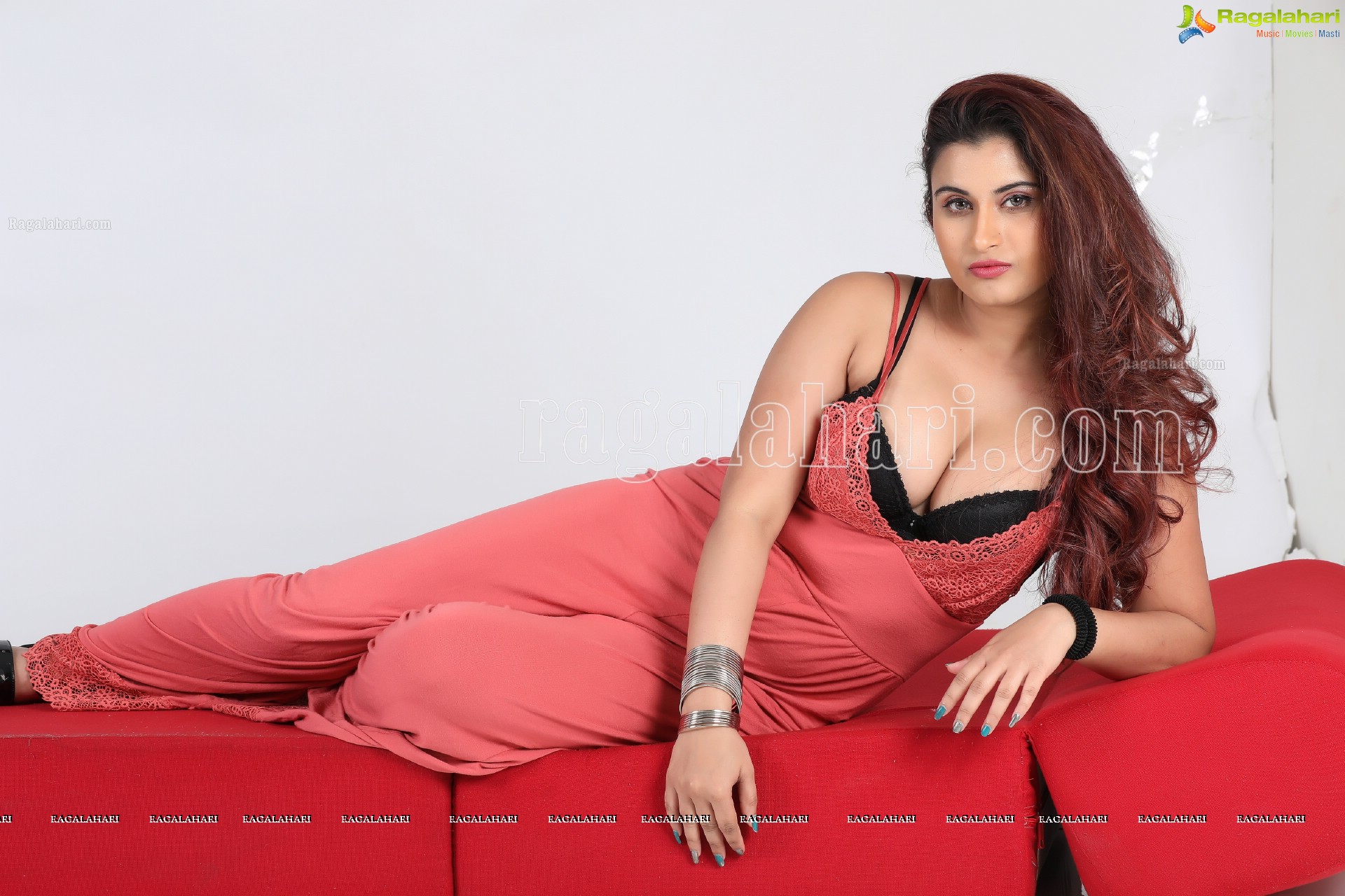 Gunnjan Aras (Exclusive Photo Shoot) (High Definition Photos)