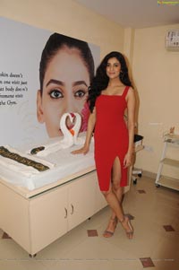 Andleeb Zaidi @ Vasundhara Salon Premium Rewards Launch