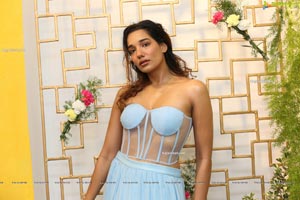 Aditi Sonali Tiwari at Prasanna Yanumula Store Opening