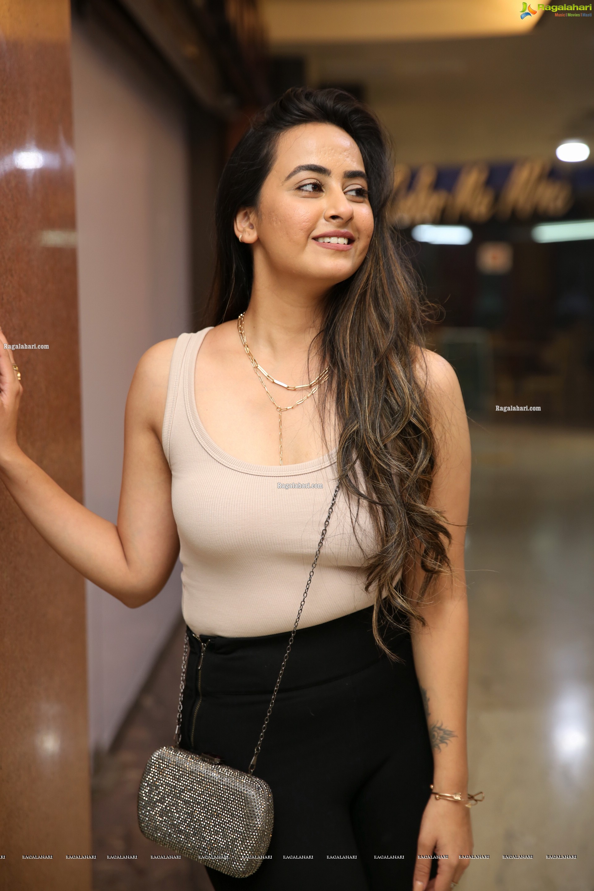 Ameeksha Pawar Stills Snapped at City Center Mall, HD Photo Gallery