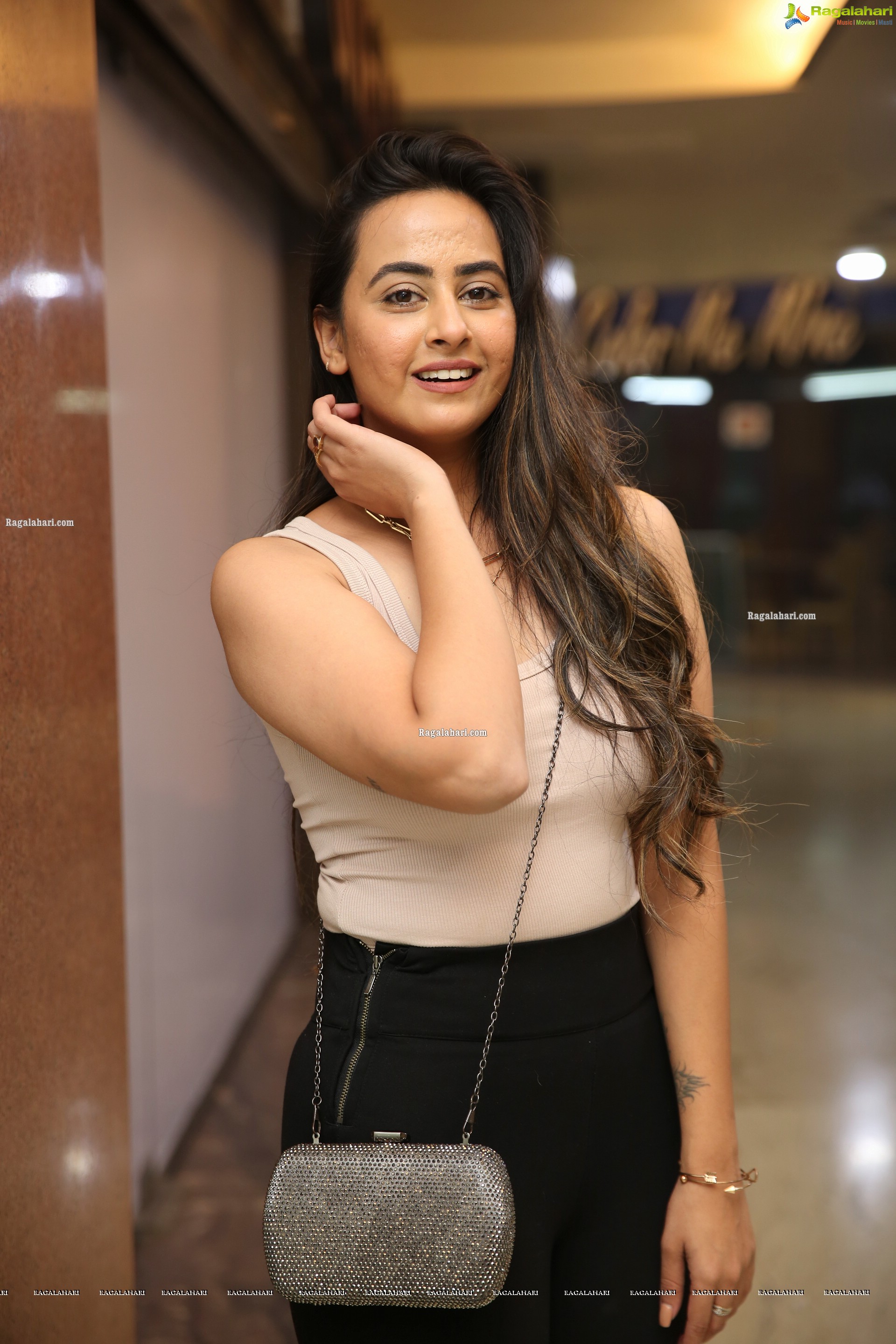Ameeksha Pawar Stills Snapped at City Center Mall, HD Photo Gallery