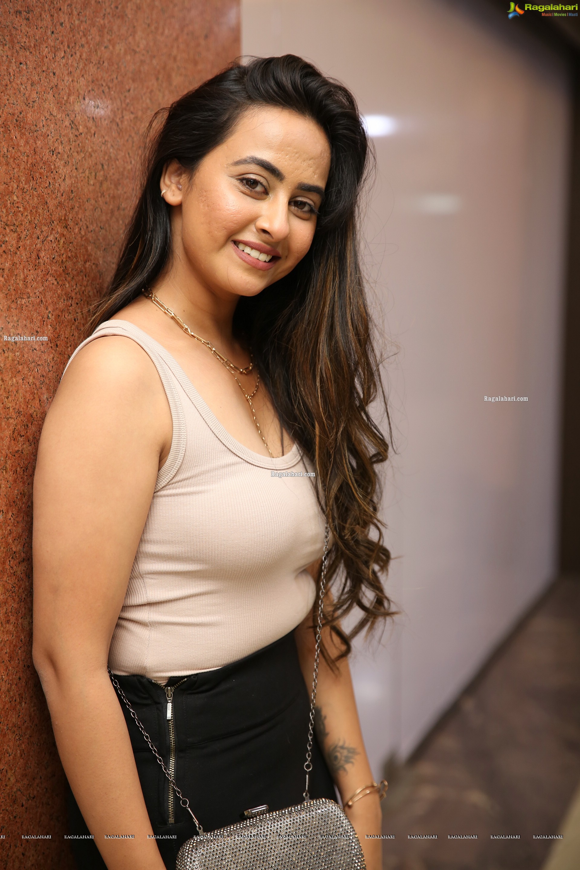 Ameeksha Pawar Stills Snapped at City Center Mall, HD Photo Gallery