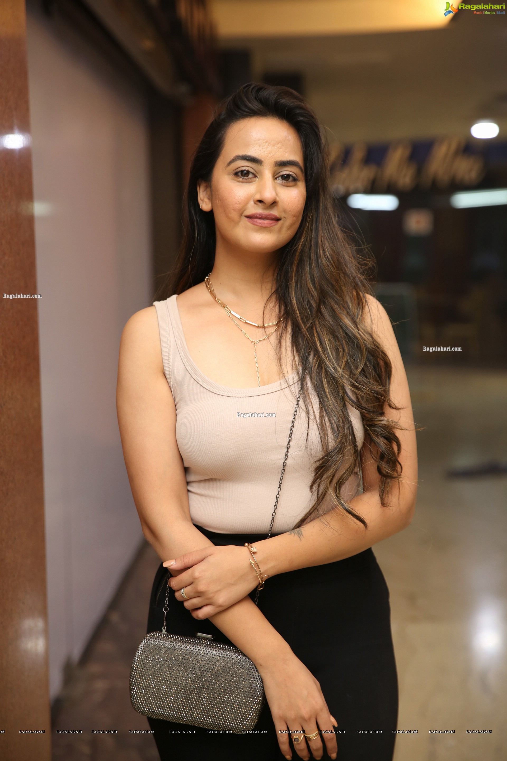 Ameeksha Pawar Stills Snapped at City Center Mall, HD Photo Gallery