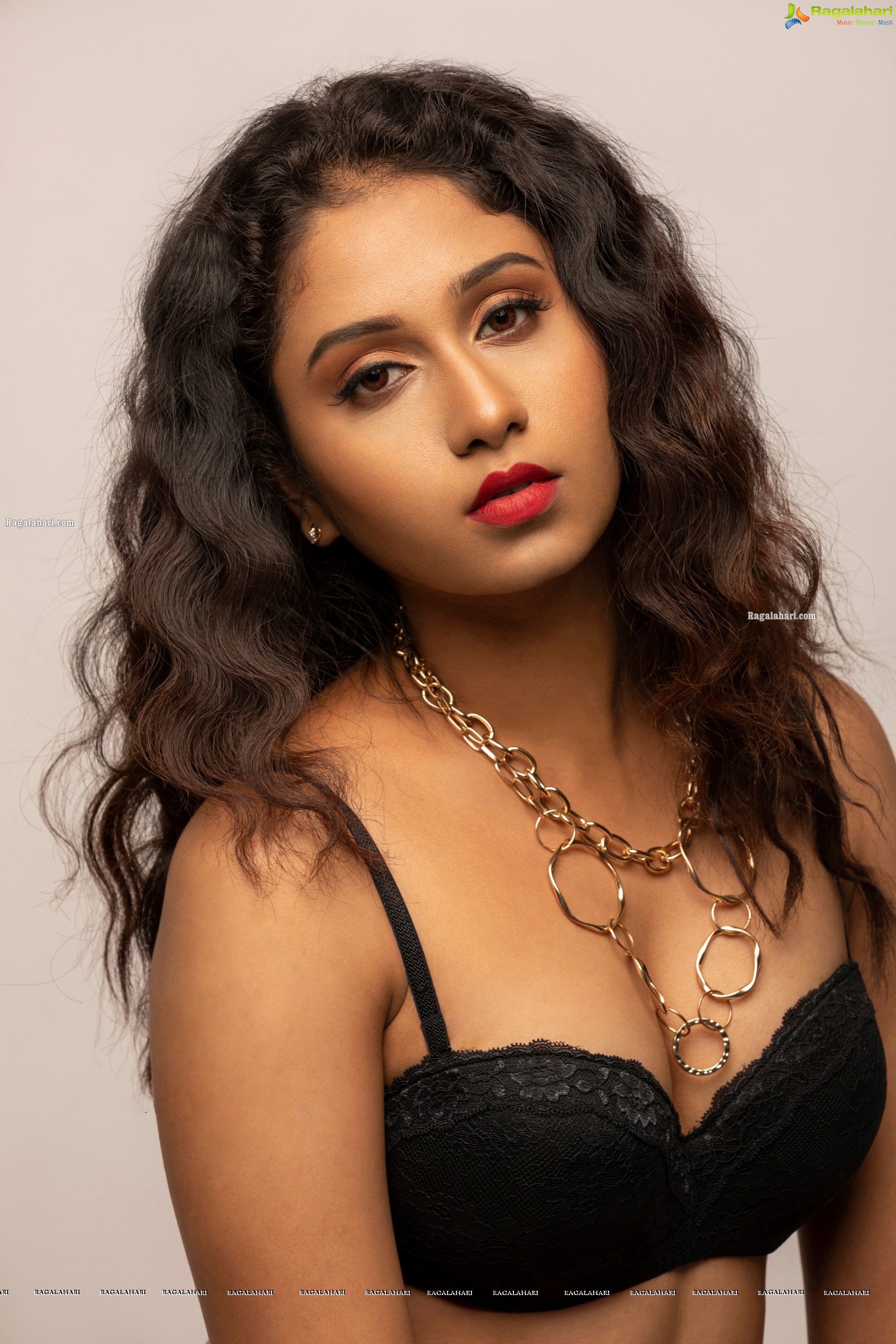 Dakkshi Guttikonda Latest Photoshoot, HD Gallery