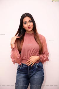 Dimple Thakur at Sutraa Fashion Exhibition Curtain Raiser