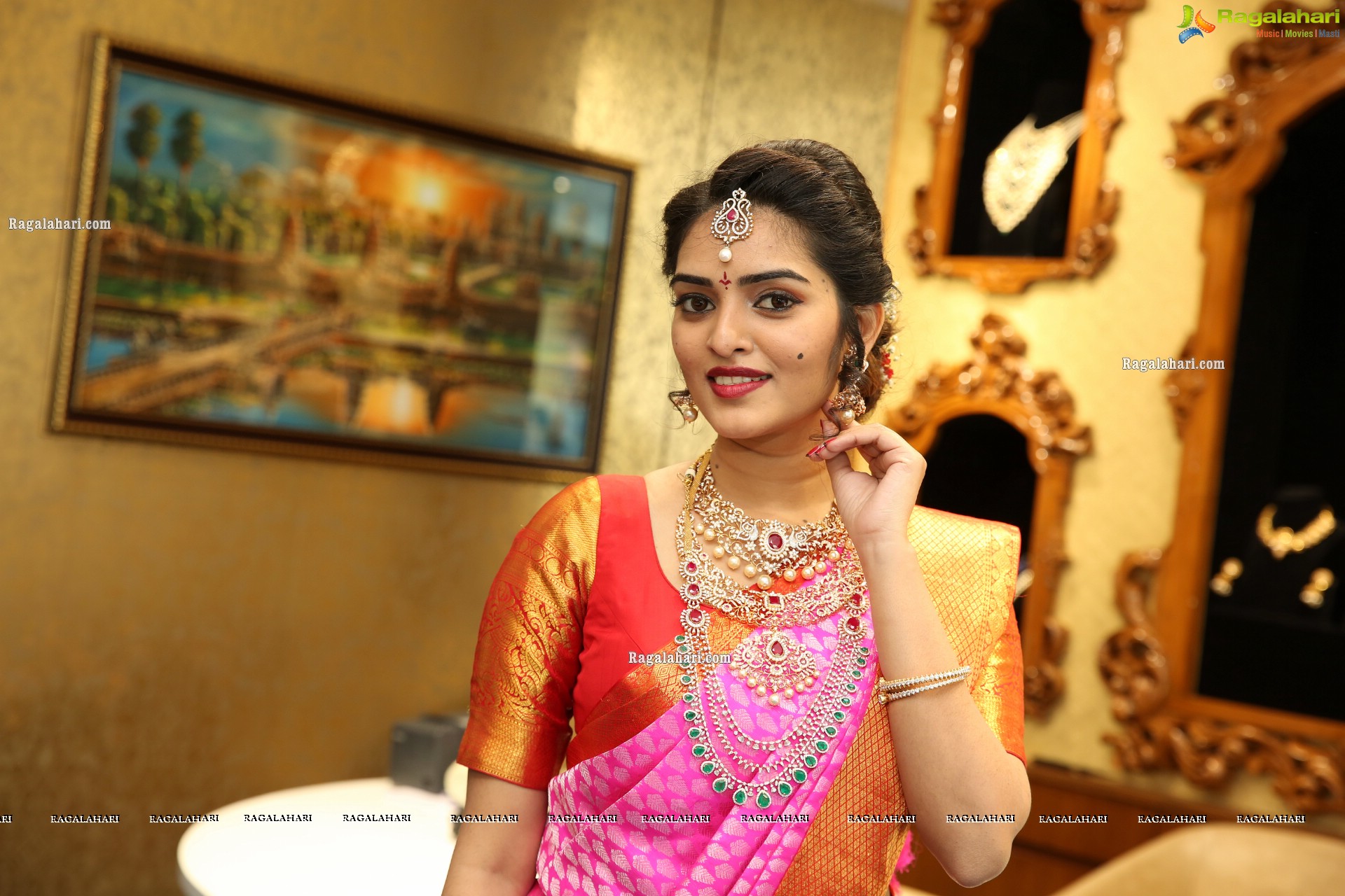 Heena Rai Showcases a Bridal Collection by The Diamond Store by Chandubhai, HD Stills