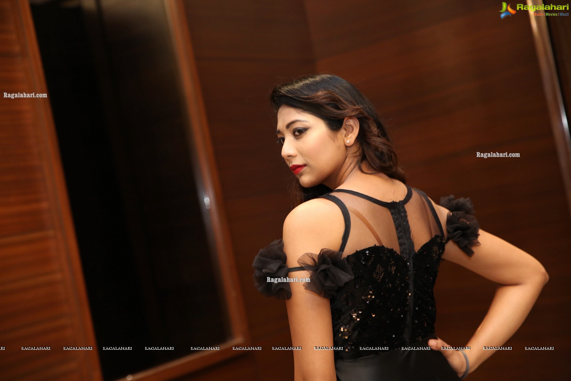 Kiranmayee Maheswari at Me Women Fashion Show, HD Photo Gallery