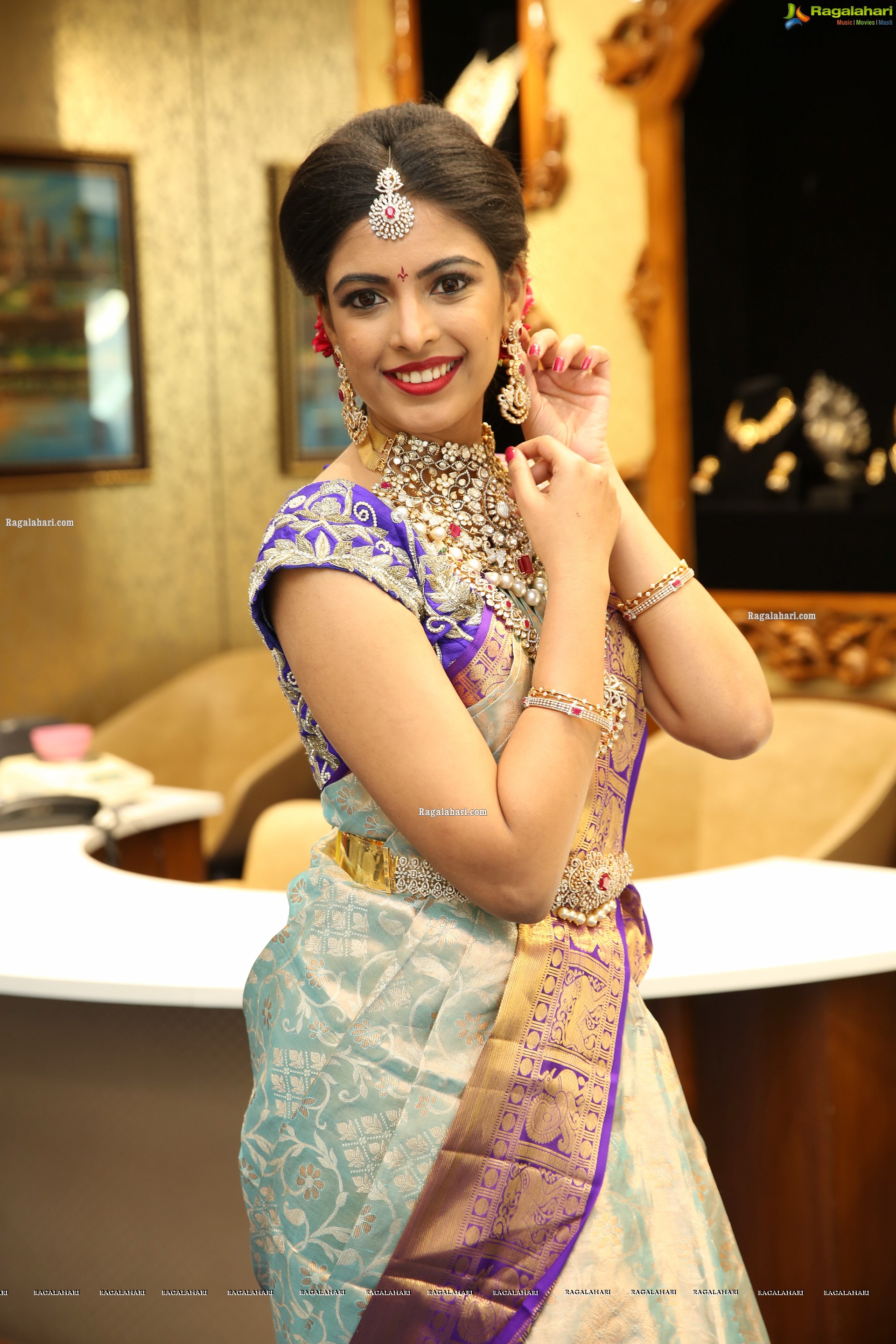 Khushboo Maheshwari Showcases a Bridal Collection by The Diamond Store by Chandubhai, HD Stills