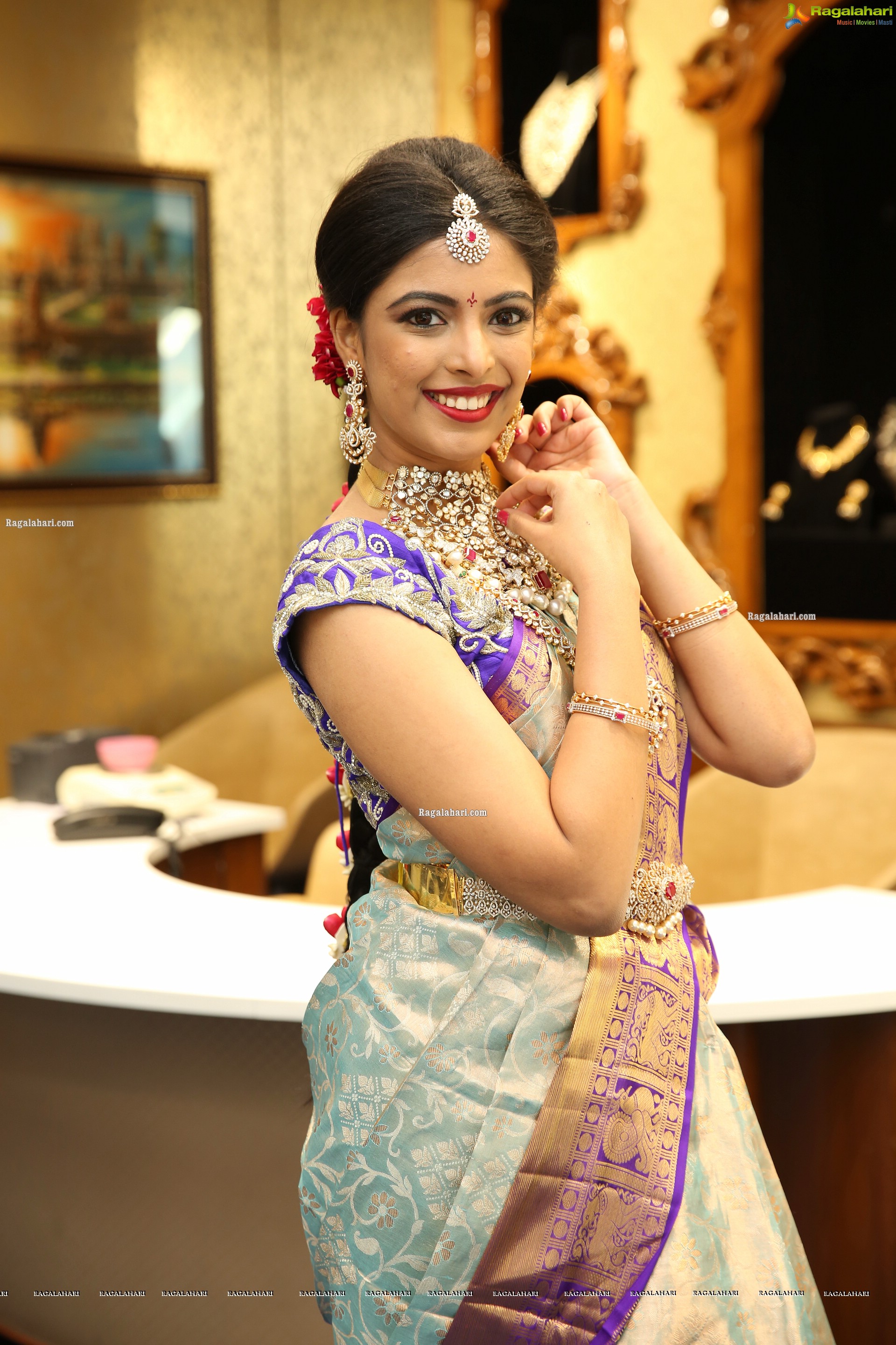 Khushboo Maheshwari Showcases a Bridal Collection by The Diamond Store by Chandubhai, HD Stills