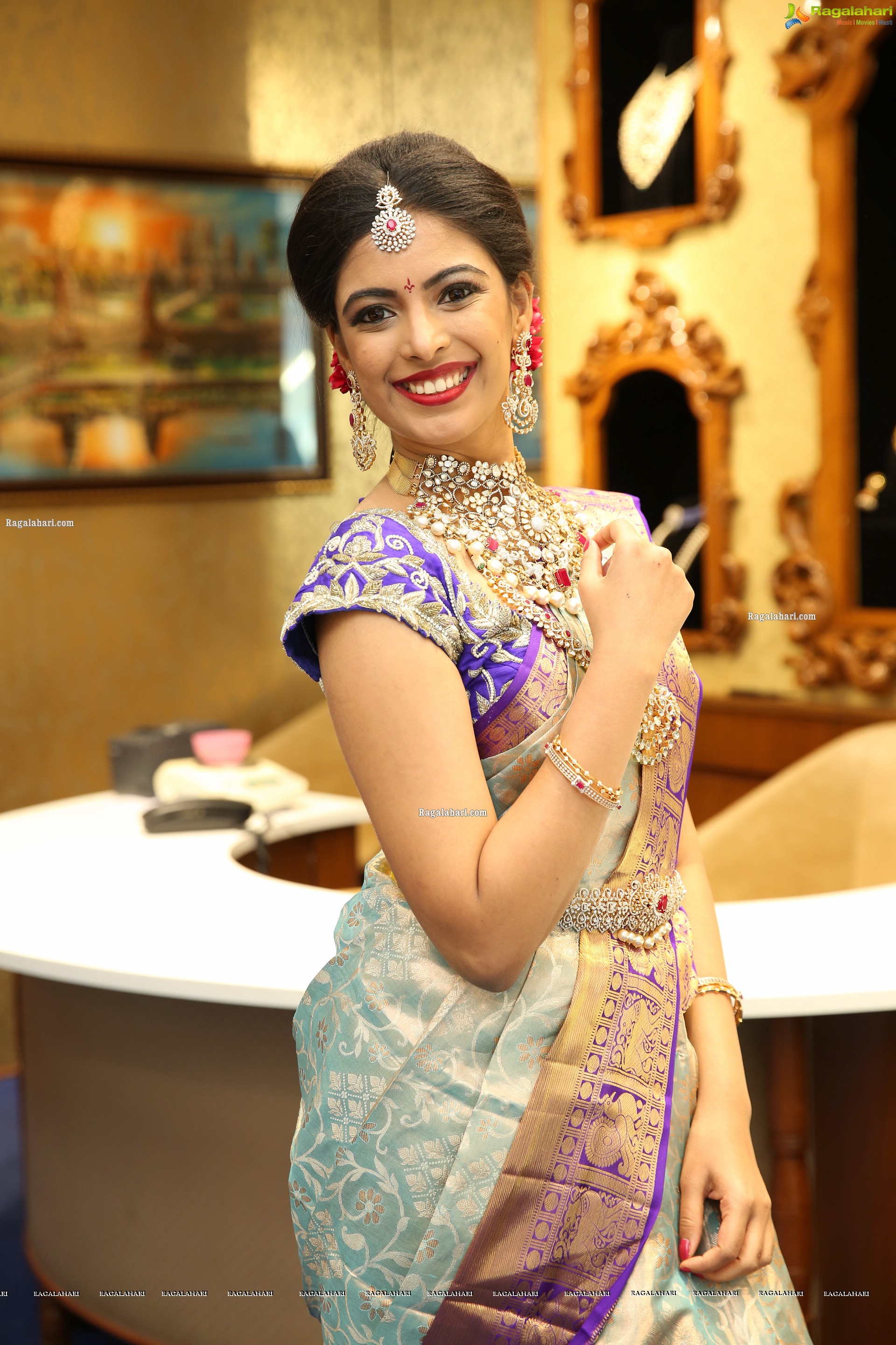 Khushboo Maheshwari Showcases a Bridal Collection by The Diamond Store by Chandubhai, HD Stills